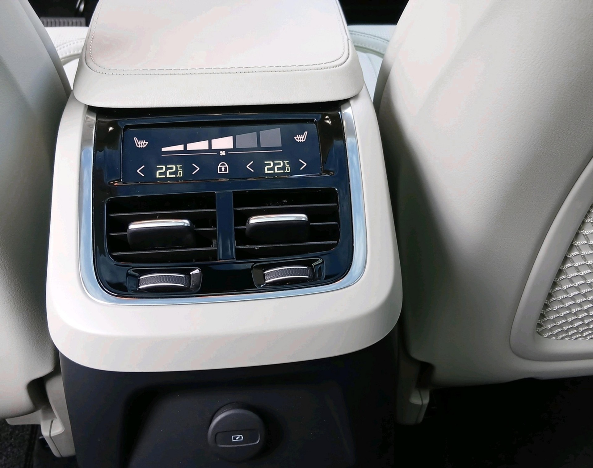 VOLVO XC90 2.0 T8 TE Ultimate Bright-image-18