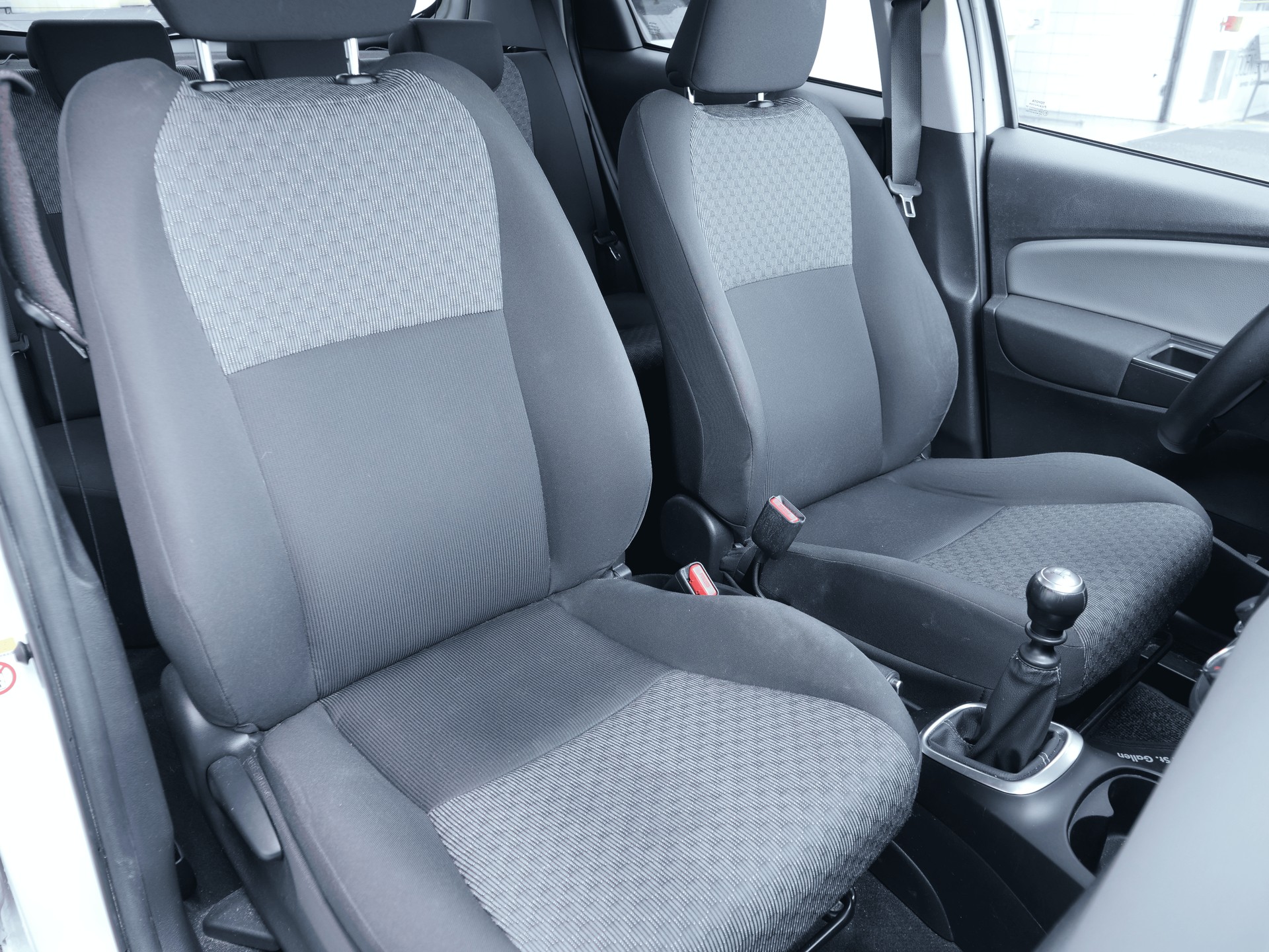 TOYOTA Yaris 1.33 Luna-image-8