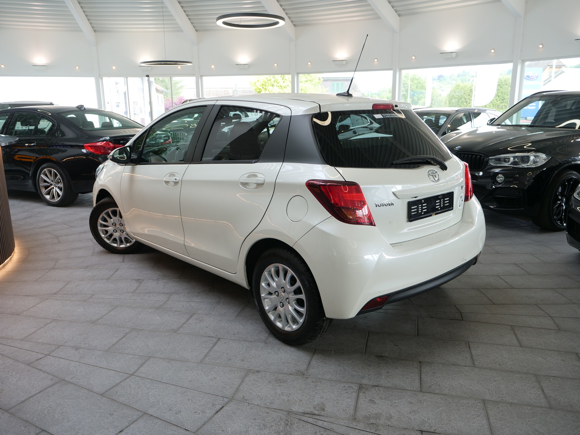 TOYOTA Yaris 1.33 Luna-showroom-element-3