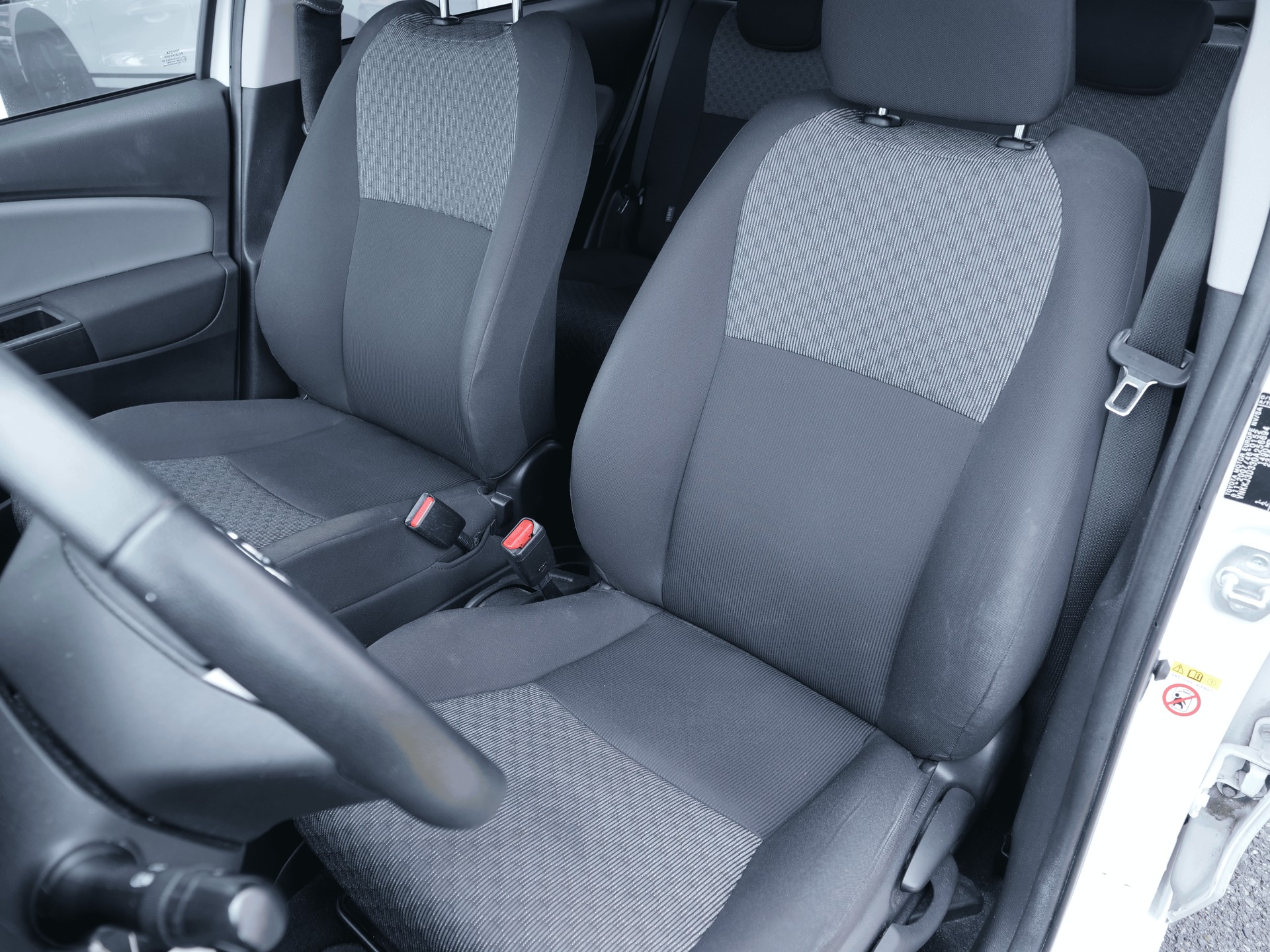 TOYOTA Yaris 1.33 Luna-image-7