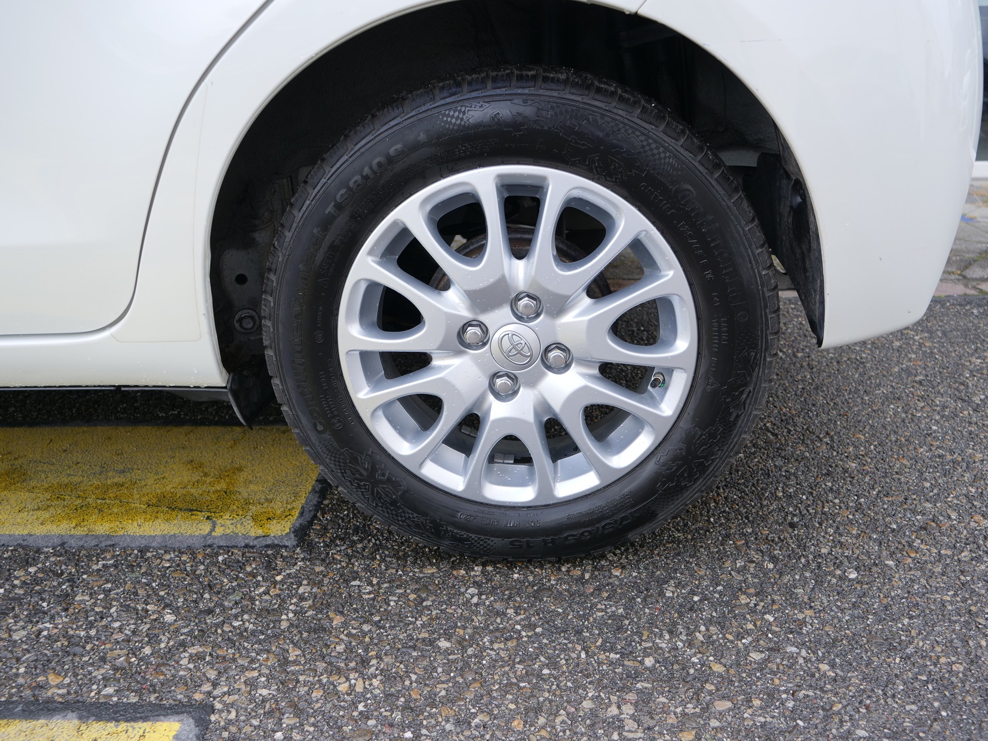 TOYOTA Yaris 1.33 Luna-image-14