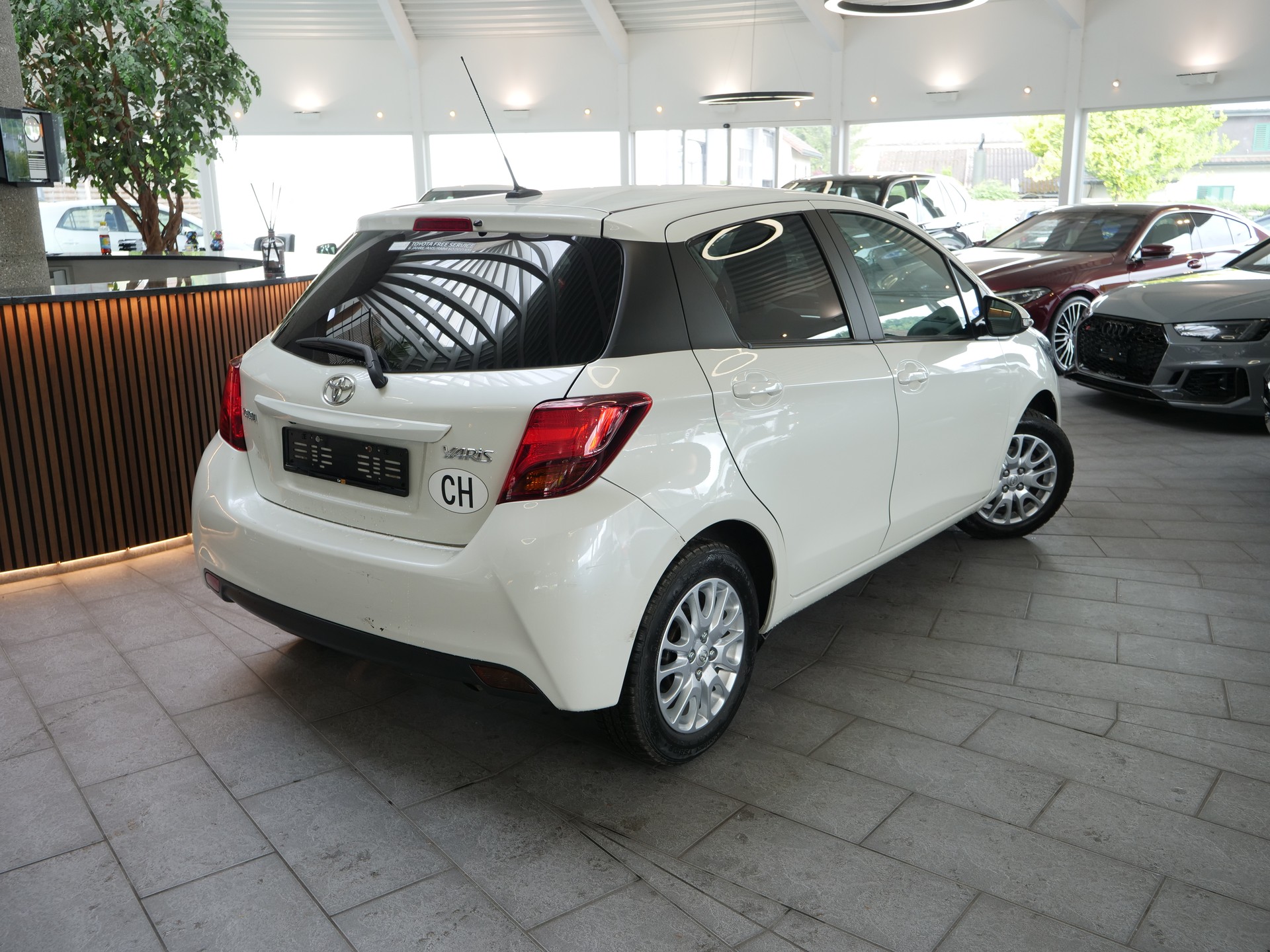 TOYOTA Yaris 1.33 Luna-showroom-element-1