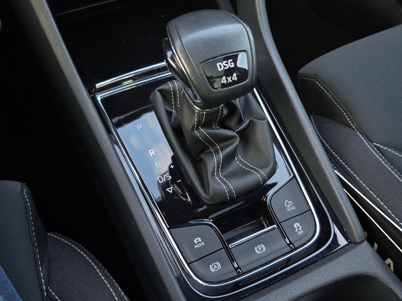 SKODA Karoq 2.0 TSI SportLine 4x4 DSG-image-13