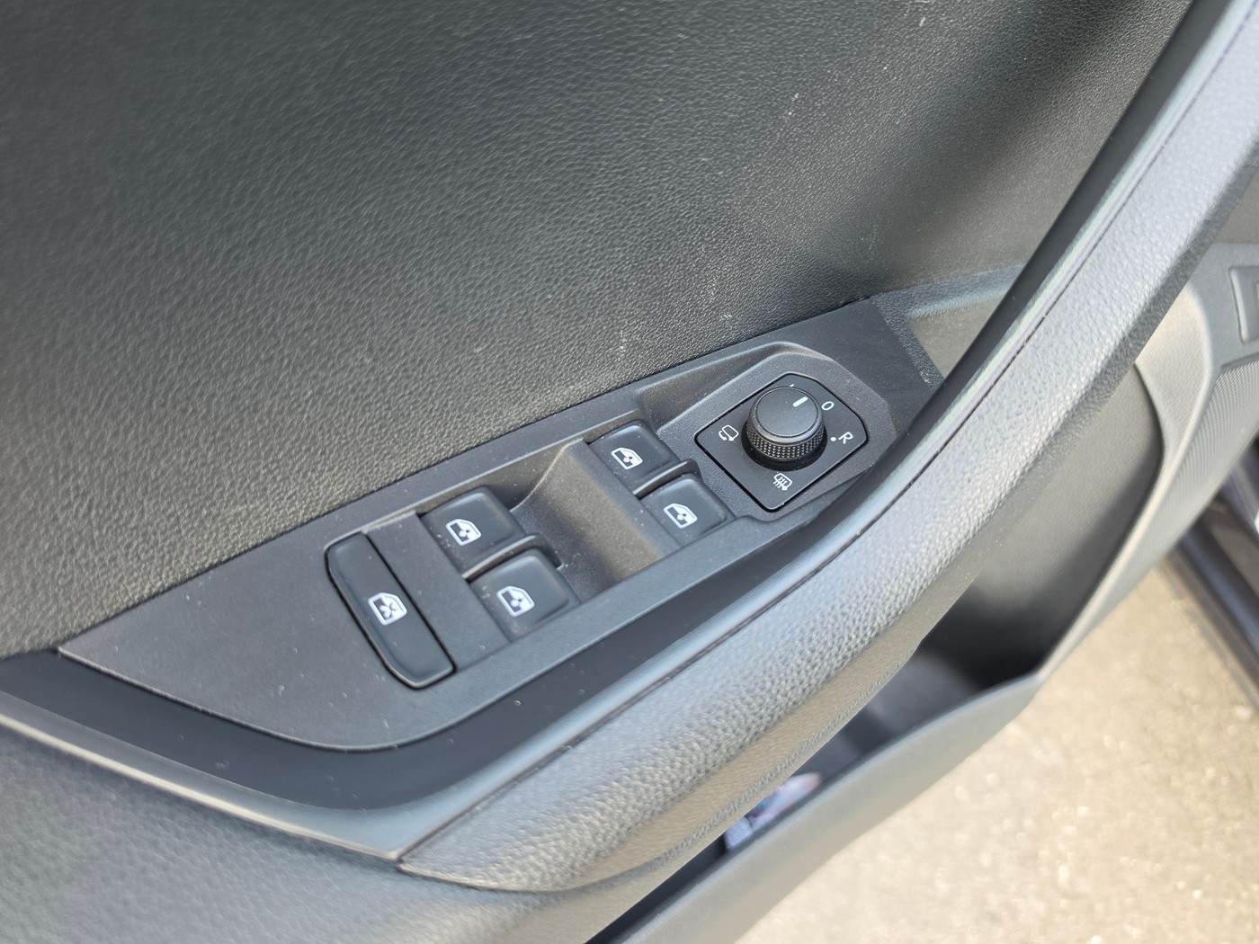 SKODA Karoq 2.0 TSI SportLine 4x4 DSG-image-16