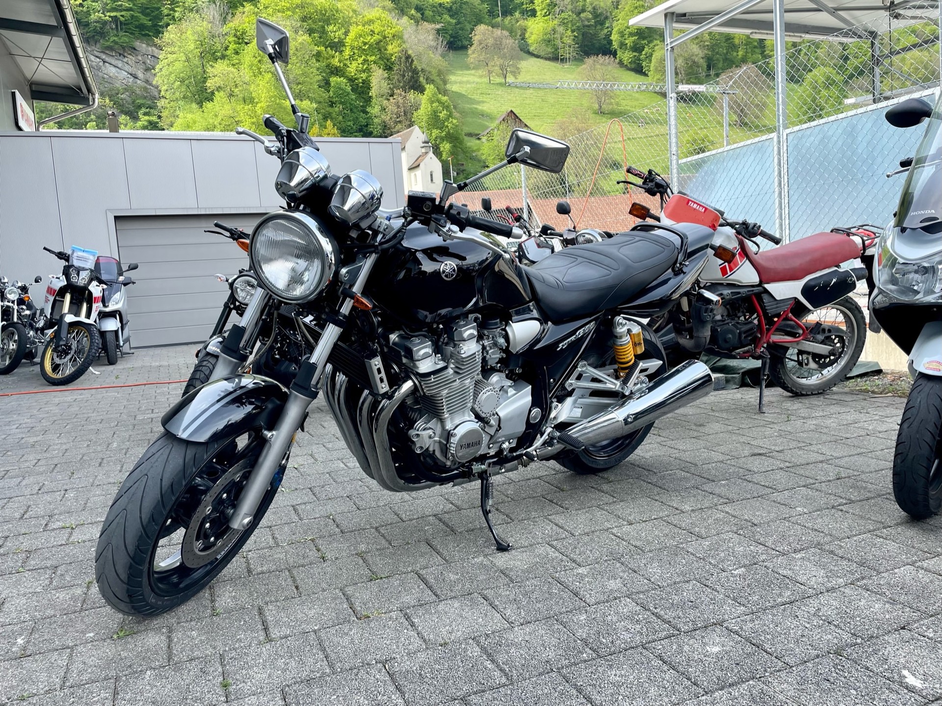 YAMAHA XJR 1300-image-3