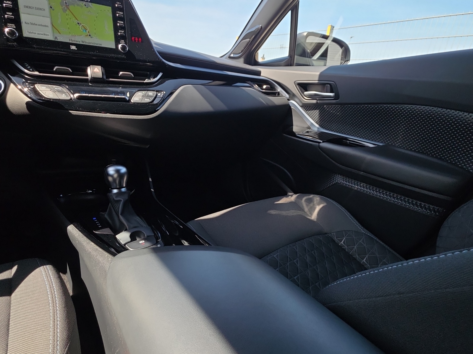 TOYOTA C-HR 1.8 HSD CVT Premium-image-12