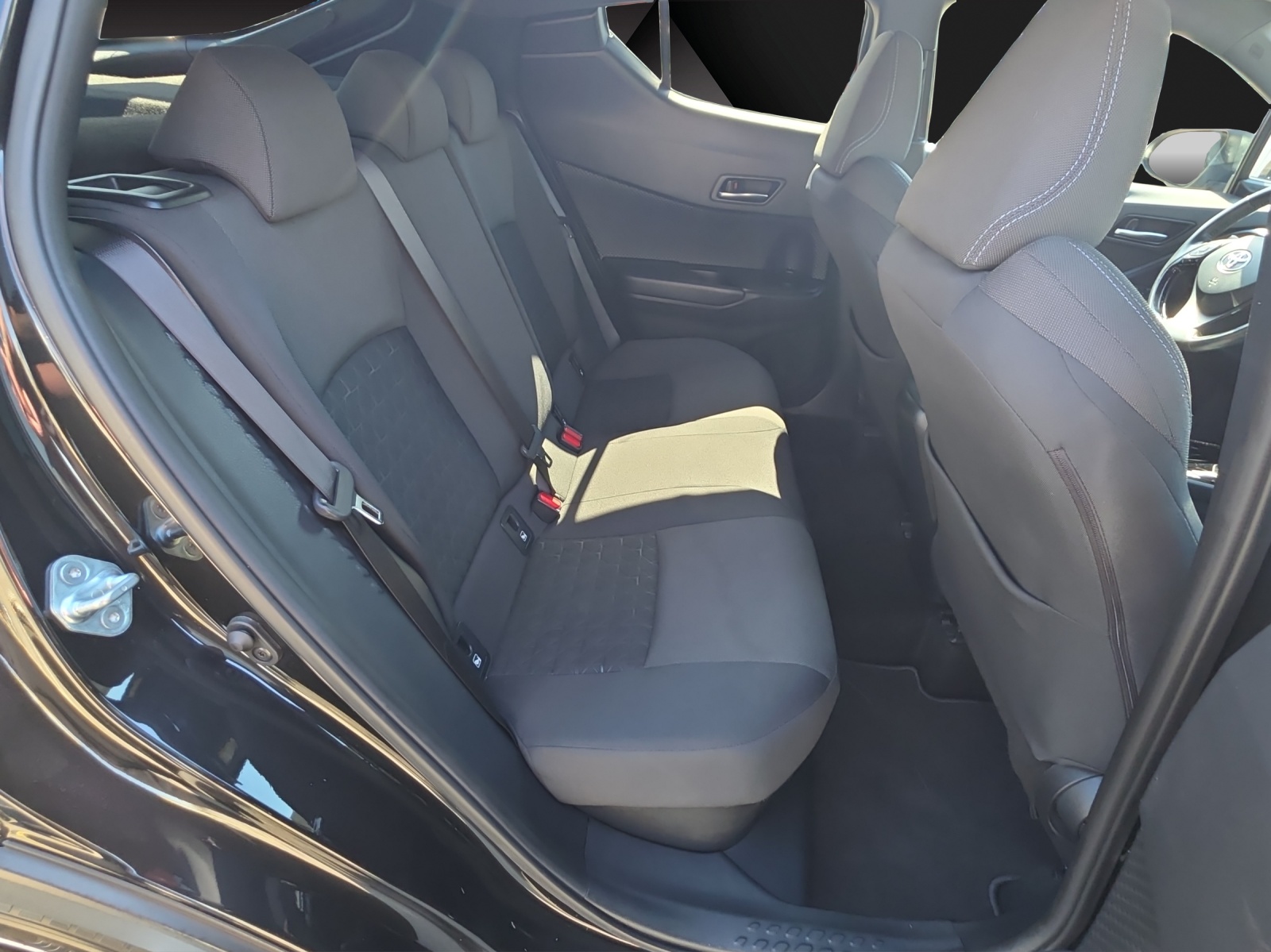 TOYOTA C-HR 1.8 HSD CVT Premium-image-17