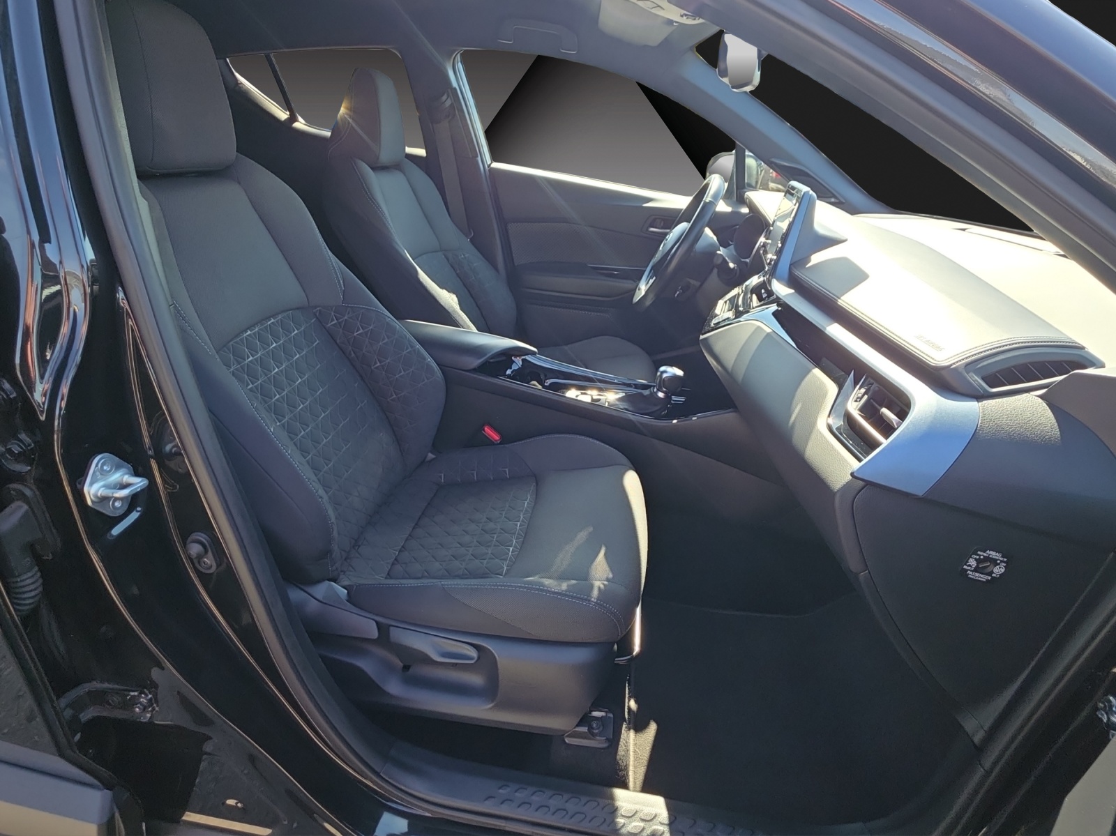 TOYOTA C-HR 1.8 HSD CVT Premium-image-16