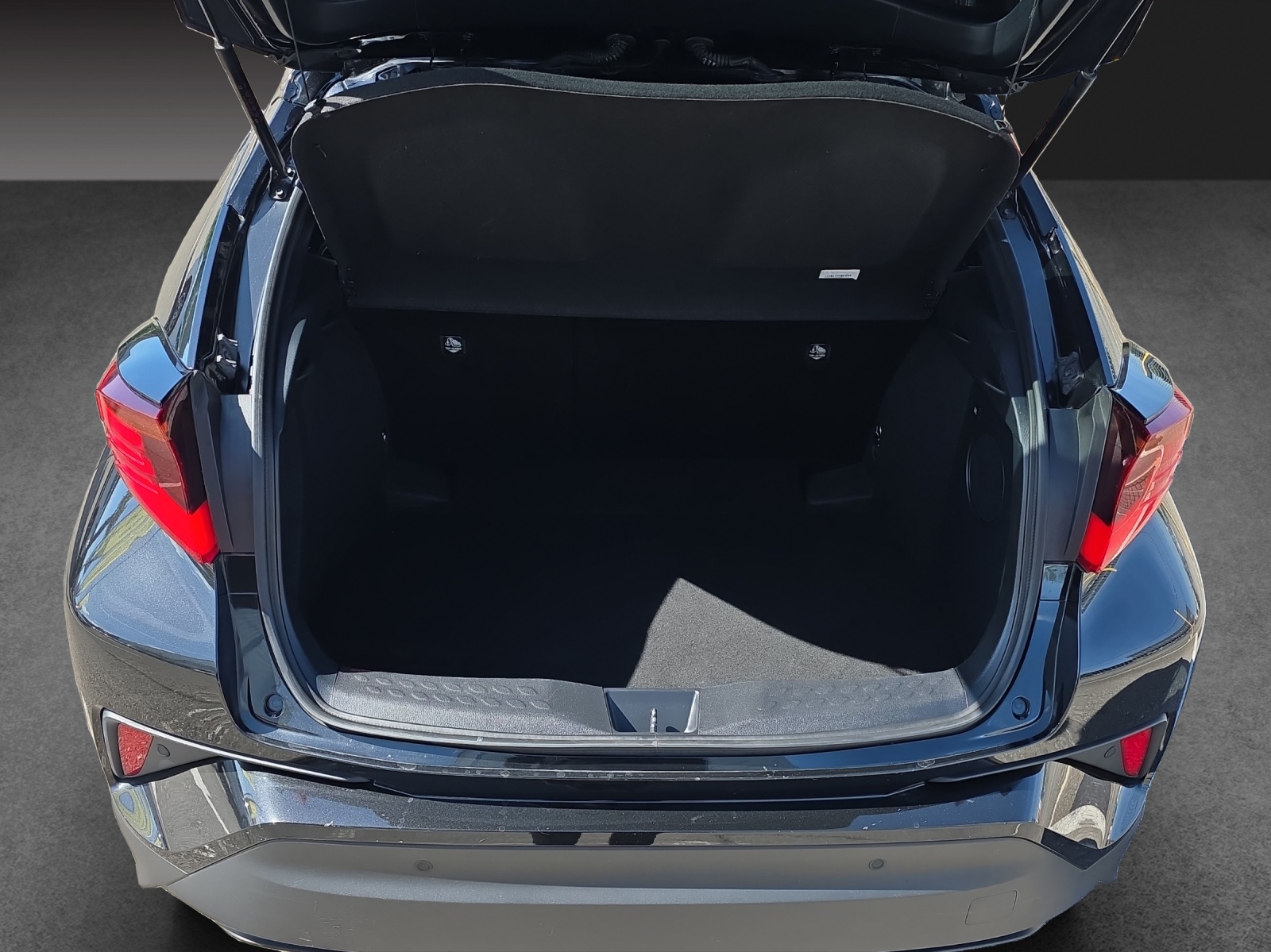 TOYOTA C-HR 1.8 HSD CVT Premium-image-6