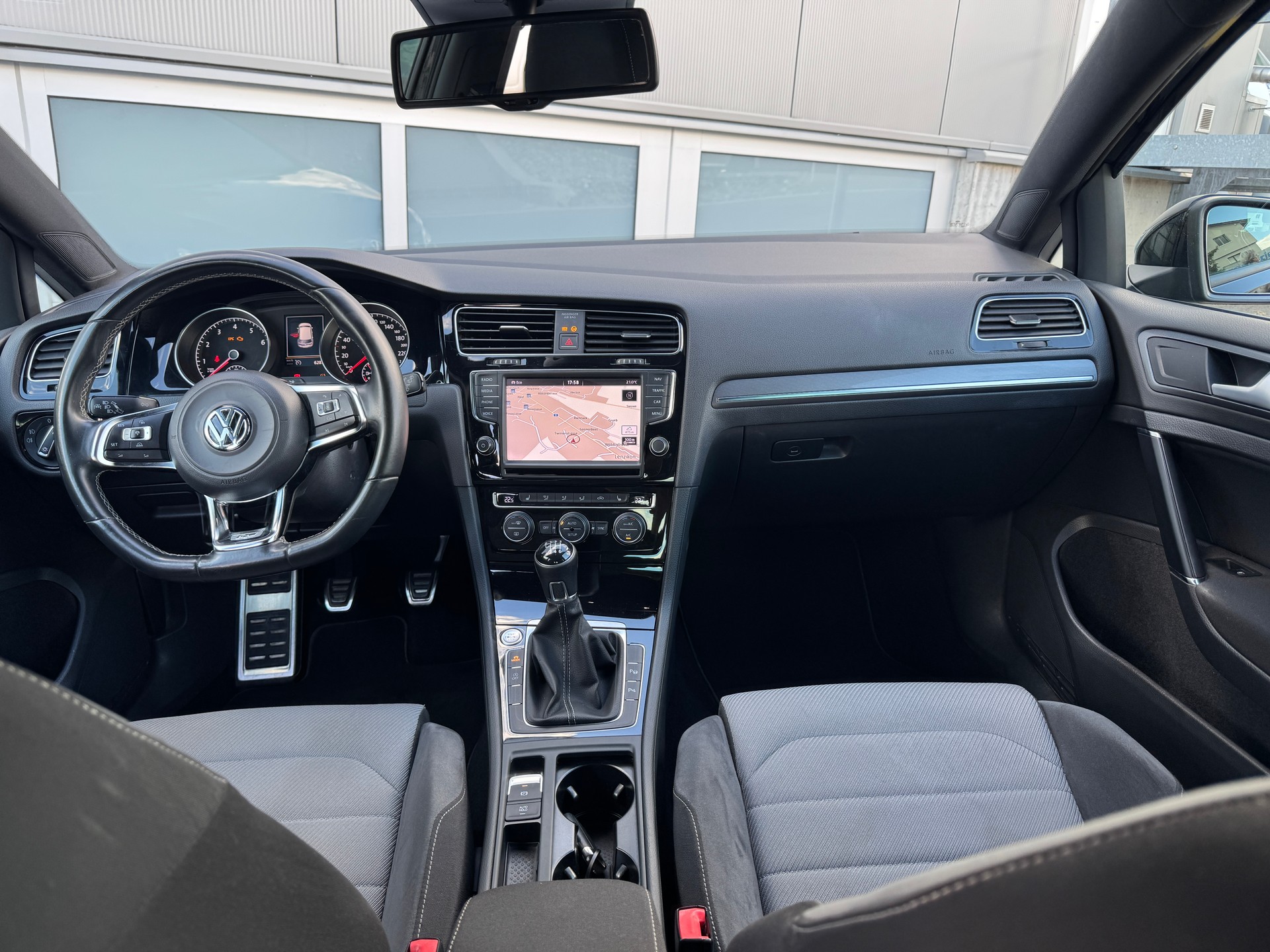 VW Golf 1.4 TSI R-Line Design-image-4