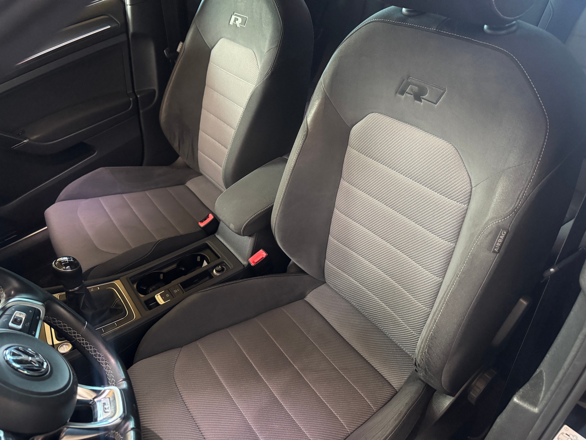 VW Golf 1.4 TSI R-Line Design-image-11