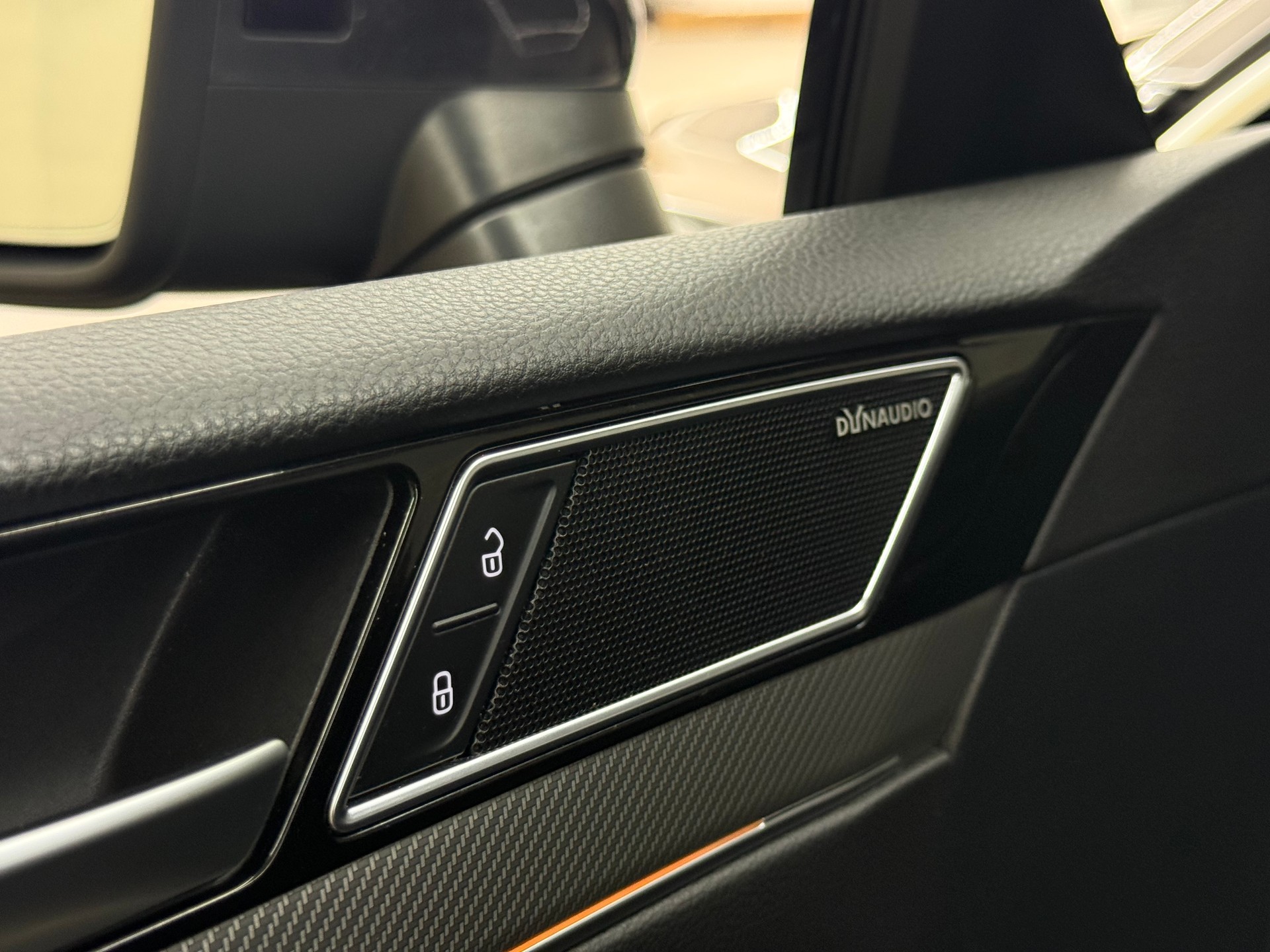 VW Arteon 2.0 TSI BMT R-Line 4Motion DSG-image-17