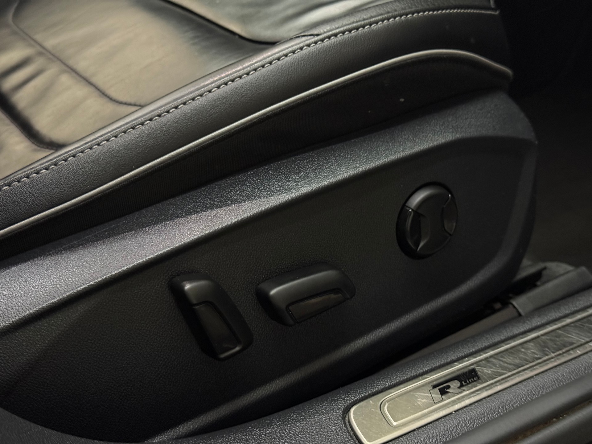 VW Arteon 2.0 TSI BMT R-Line 4Motion DSG-image-19