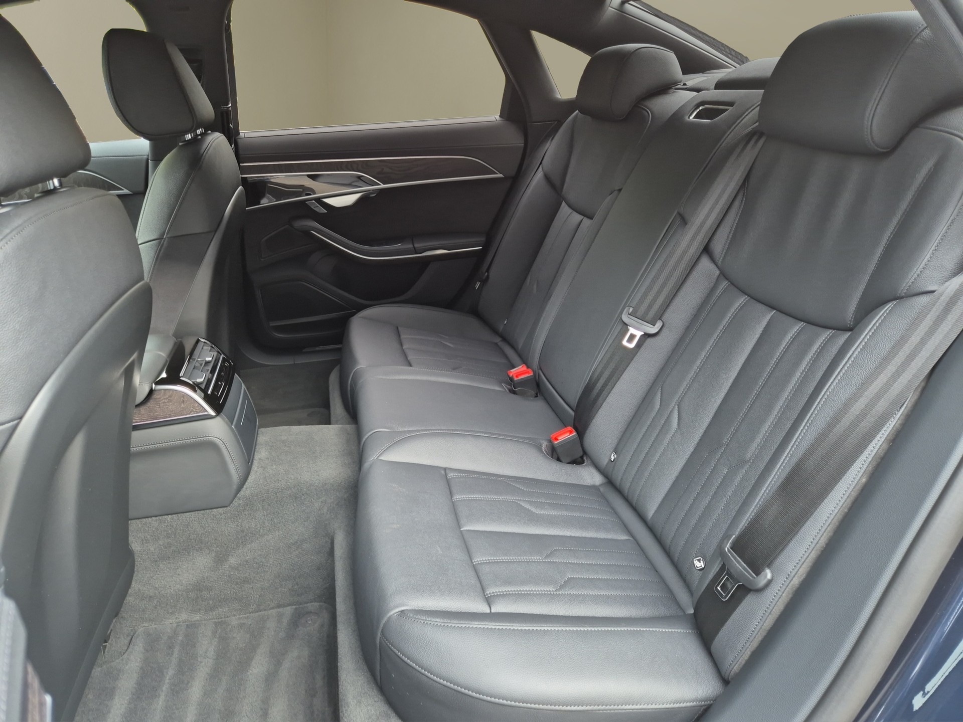 AUDI A8 50 TDI quattro tiptronic-image-13