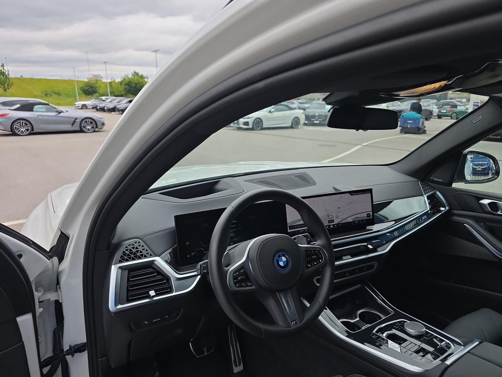 BMW X5 xDrive 50e M Sport (CH) AHK 2.7T ** Action de Leasing à 0.9% **-image-50
