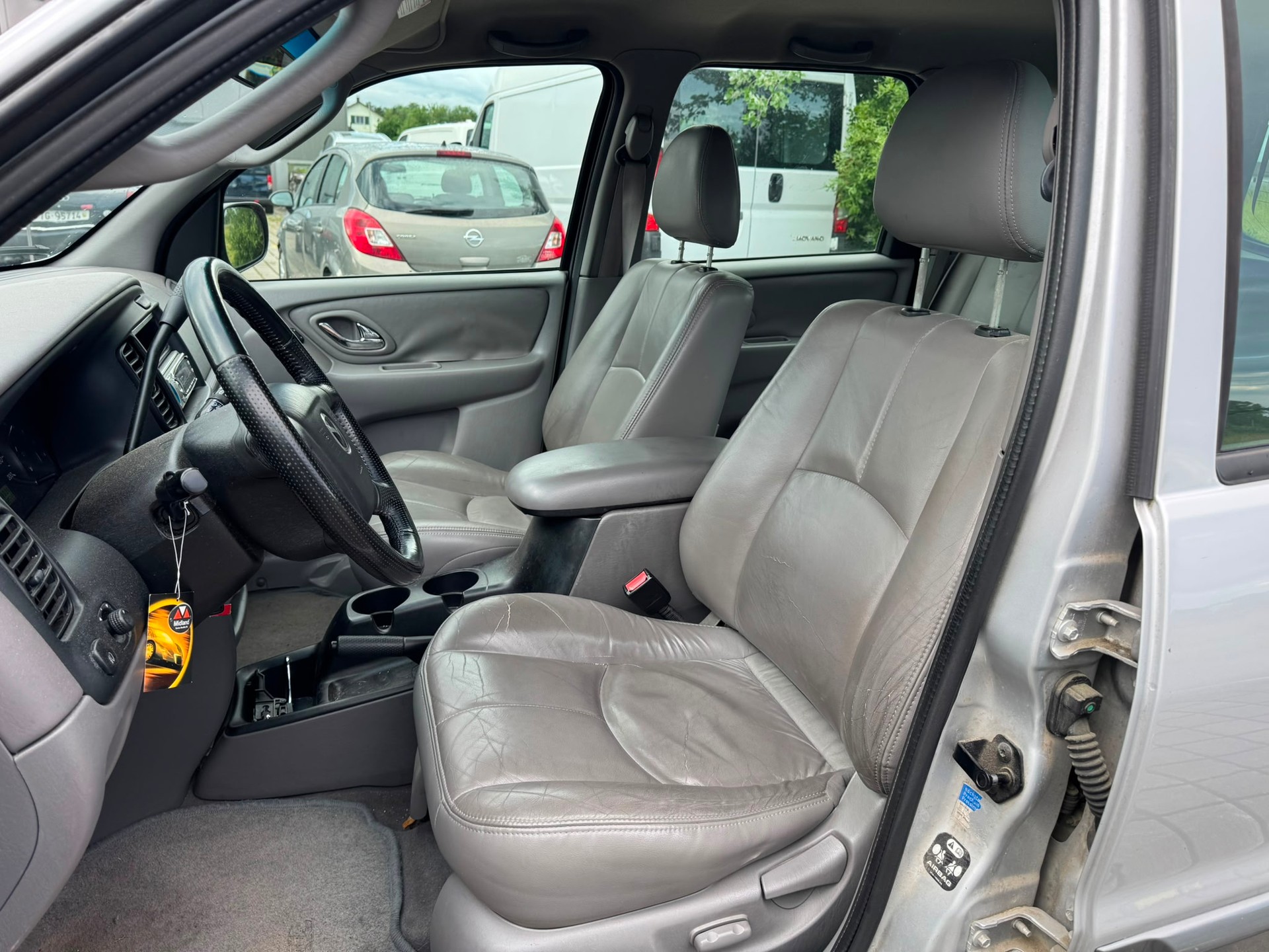 MAZDA Tribute 3.0 V6 Executive-image-12