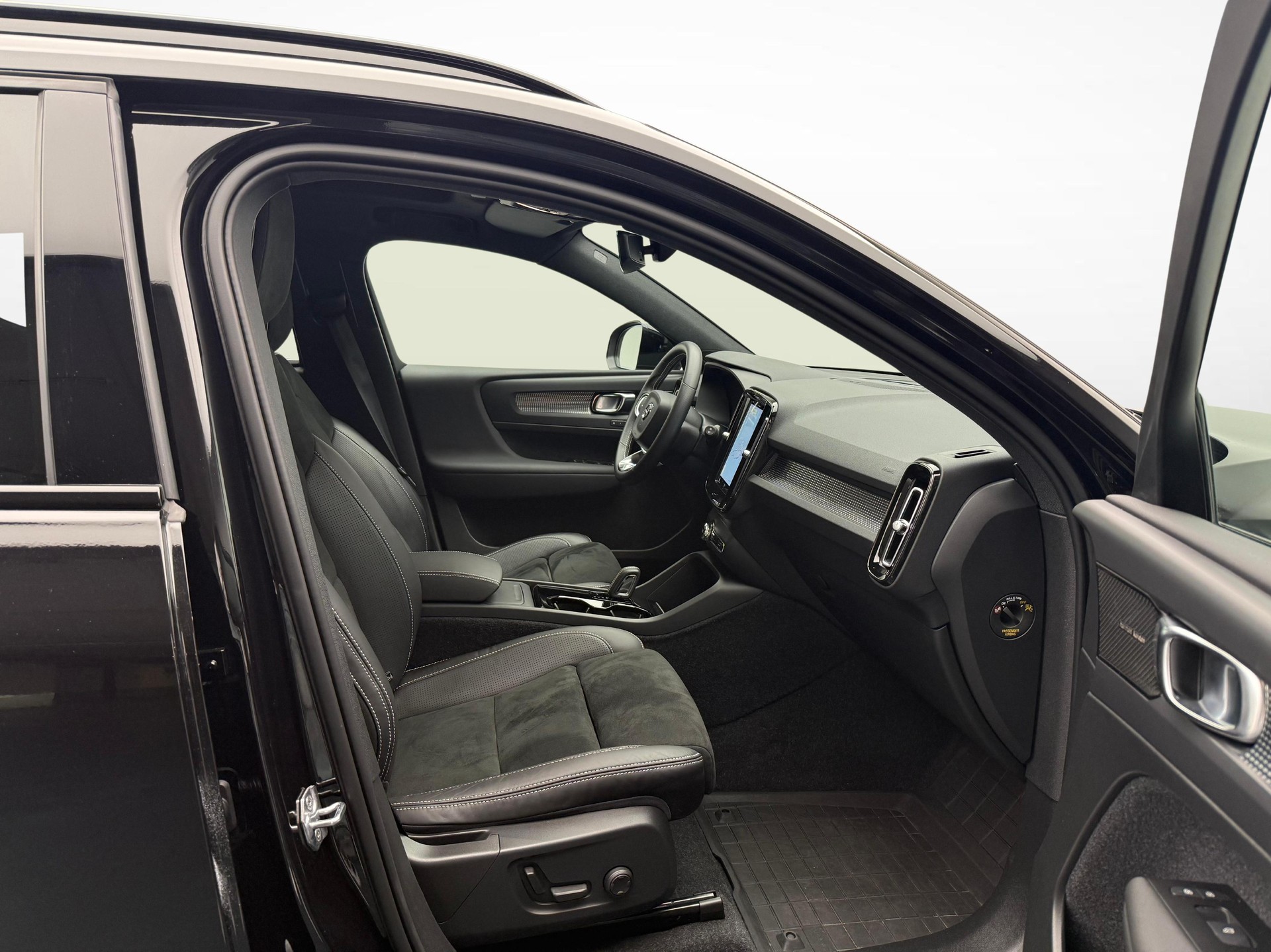 VOLVO XC40 P8 Twin R-Design AWD-image-9