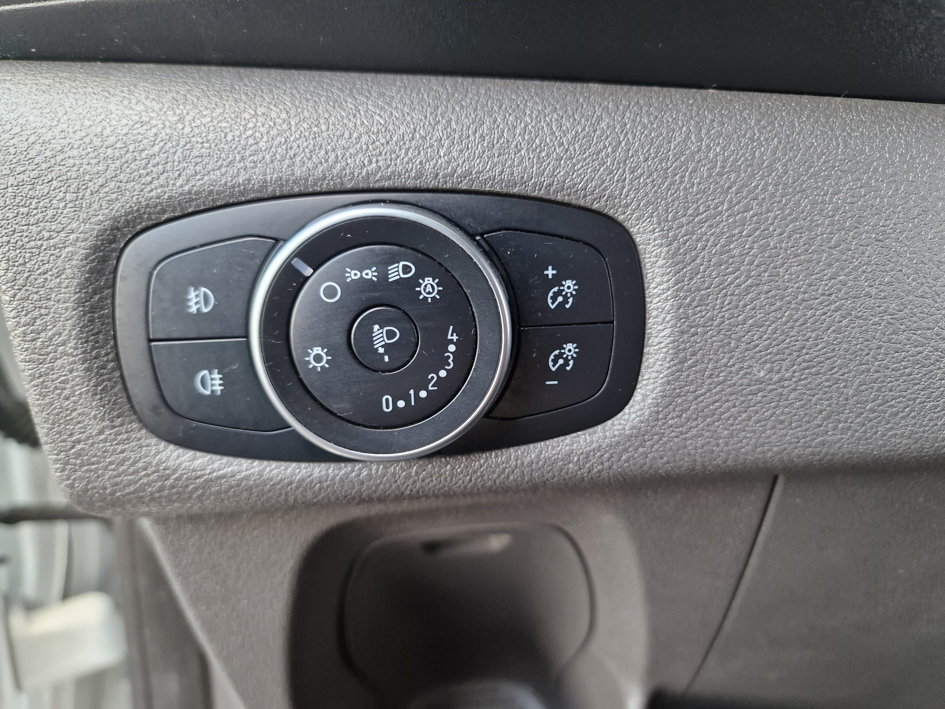 FORD Transit Custom Van 320 L2H1 Trend A 8x Rad Regaleinbau-image-25