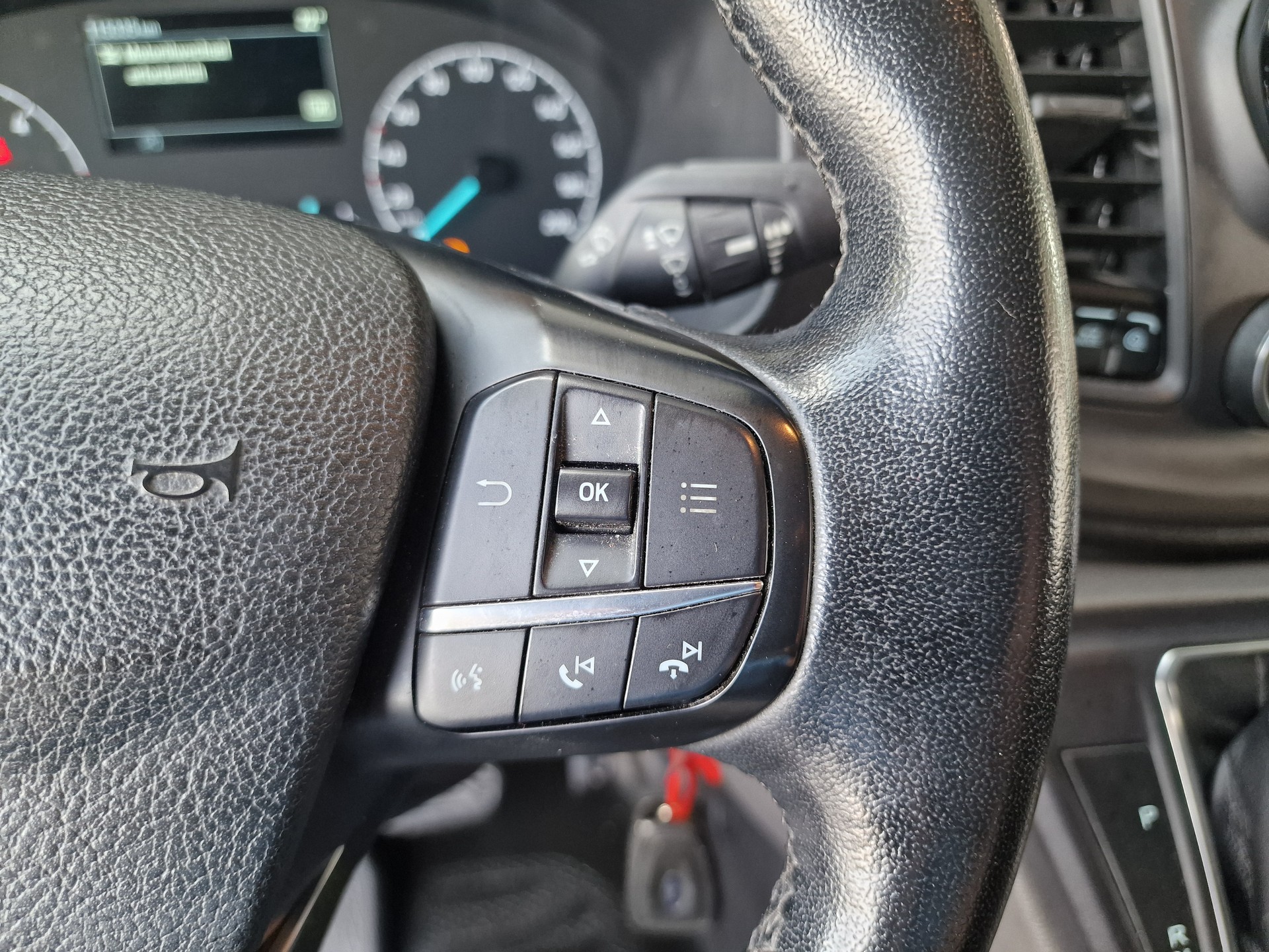 FORD Transit Custom Van 320 L2H1 Trend A 8x Rad Regaleinbau-image-16