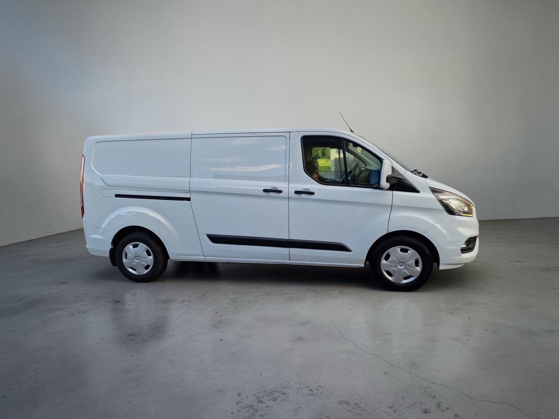 FORD Transit Custom Van 320 L2H1 Trend A 8x Rad Regaleinbau-showroom-element-3