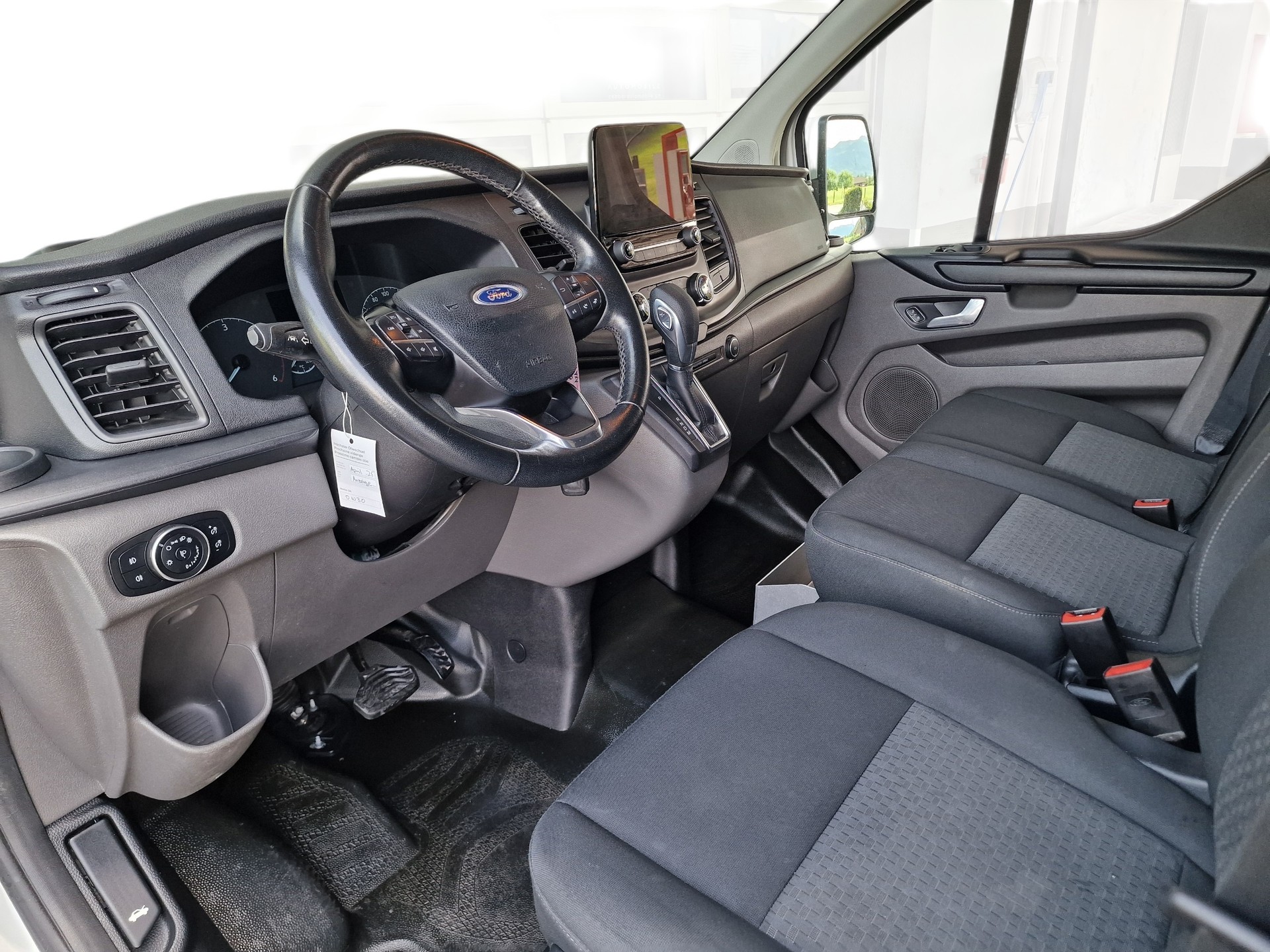 FORD Transit Custom Van 320 L2H1 Trend A 8x Rad Regaleinbau-image-12