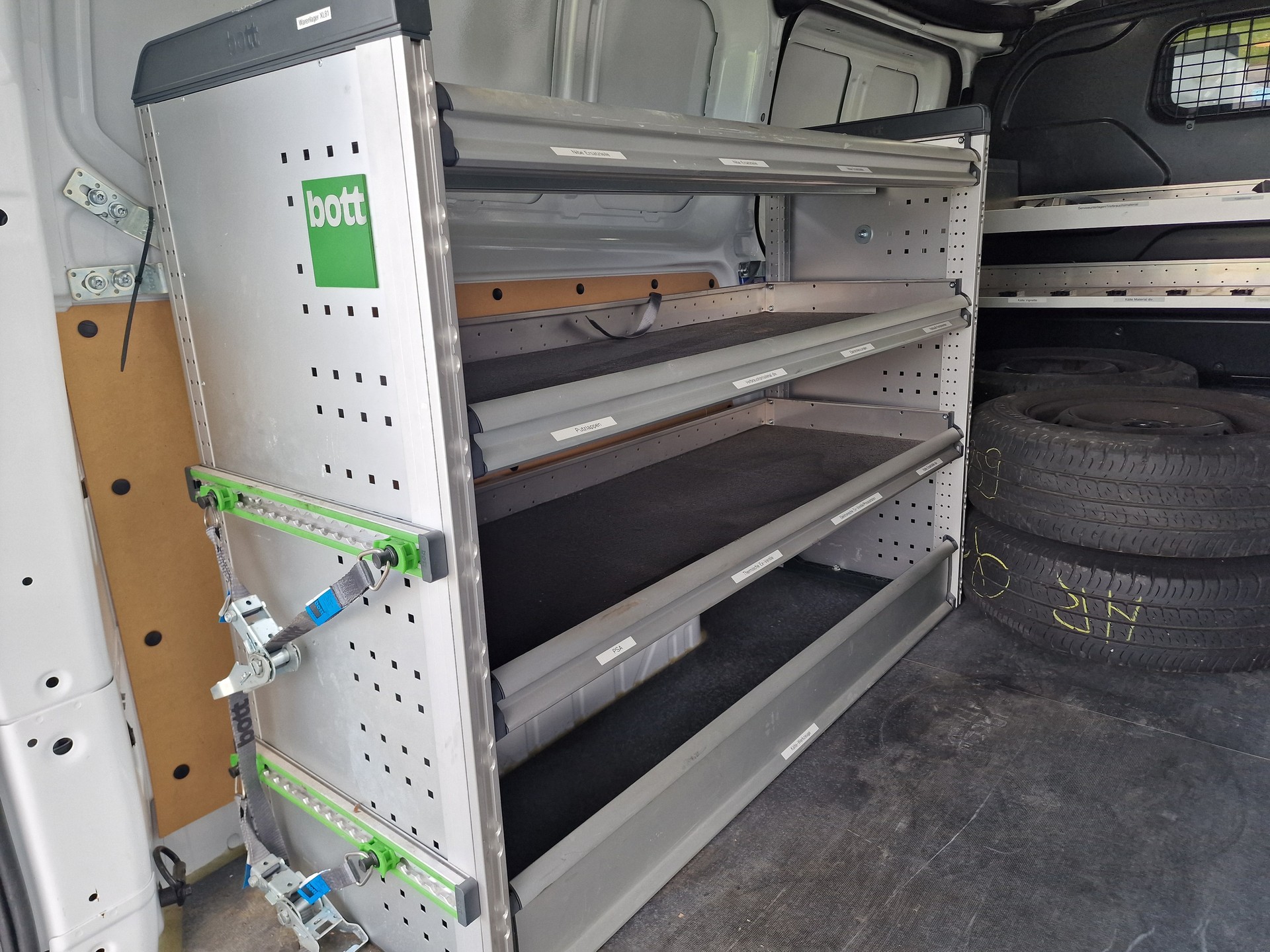 FORD Transit Custom Van 320 L2H1 Trend A 8x Rad Regaleinbau-image-8