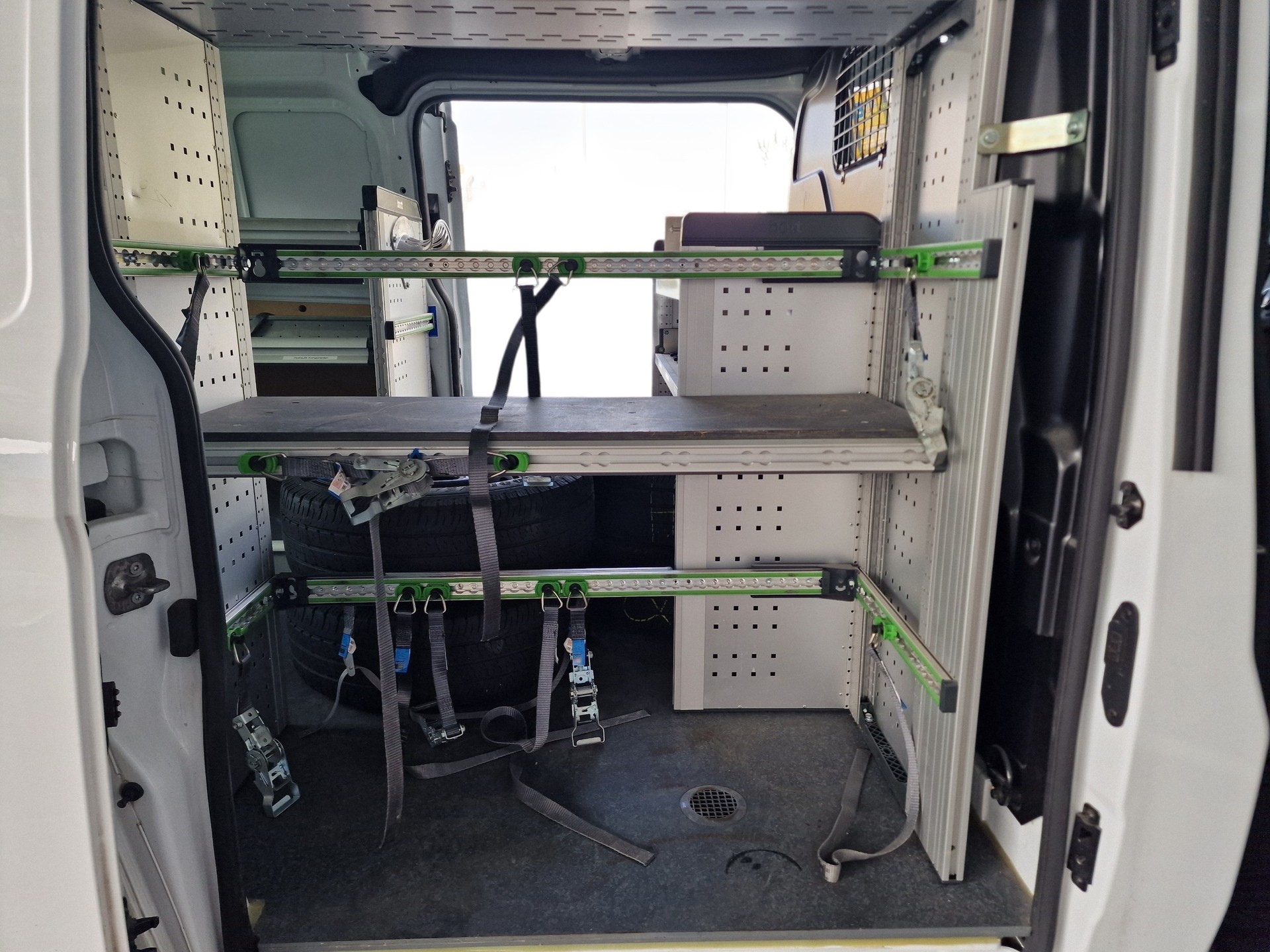 FORD Transit Custom Van 320 L2H1 Trend A 8x Rad Regaleinbau-image-11