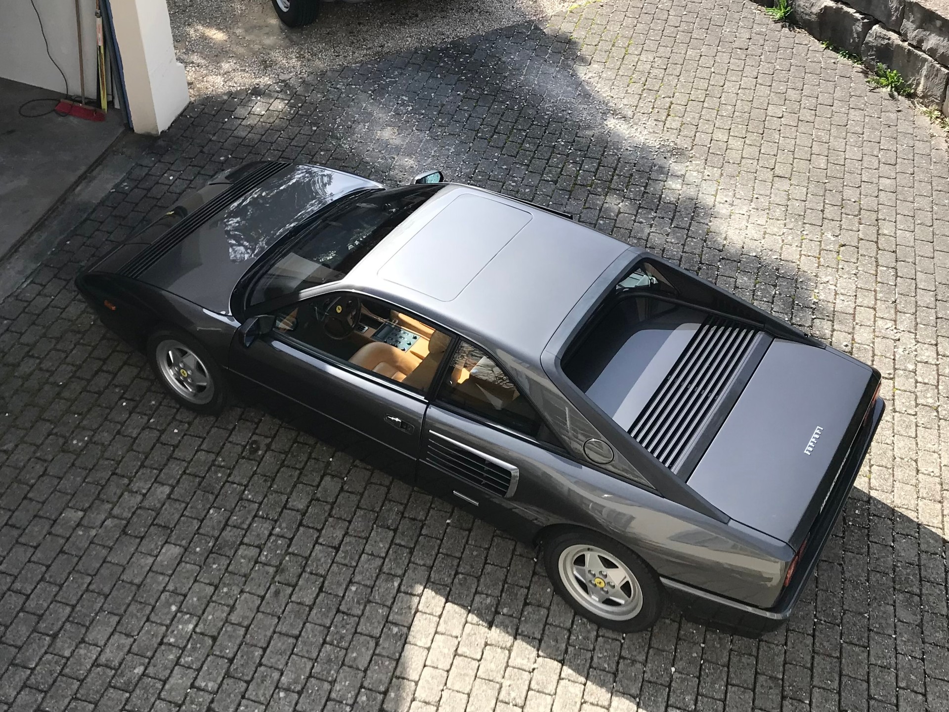 FERRARI Mondial 3.4 T-showroom-element-1