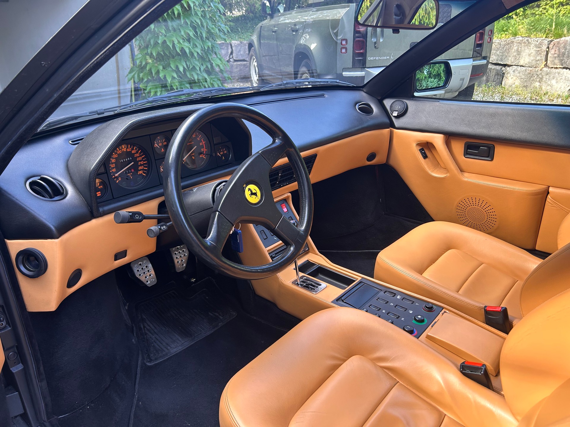 FERRARI Mondial 3.4 T-showroom-element-3