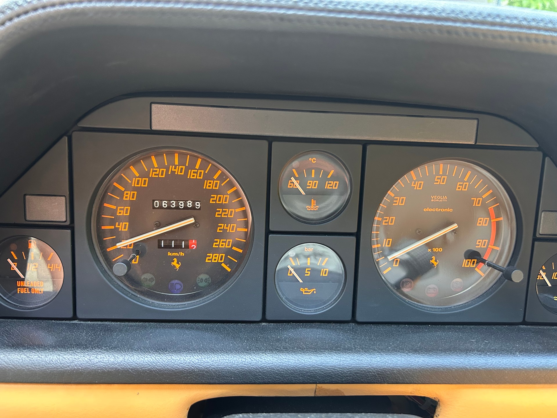 FERRARI Mondial 3.4 T-showroom-element-2