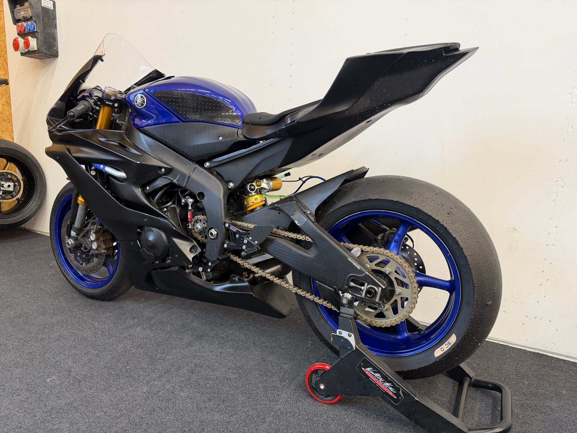 YAMAHA YZF-R6-image-2
