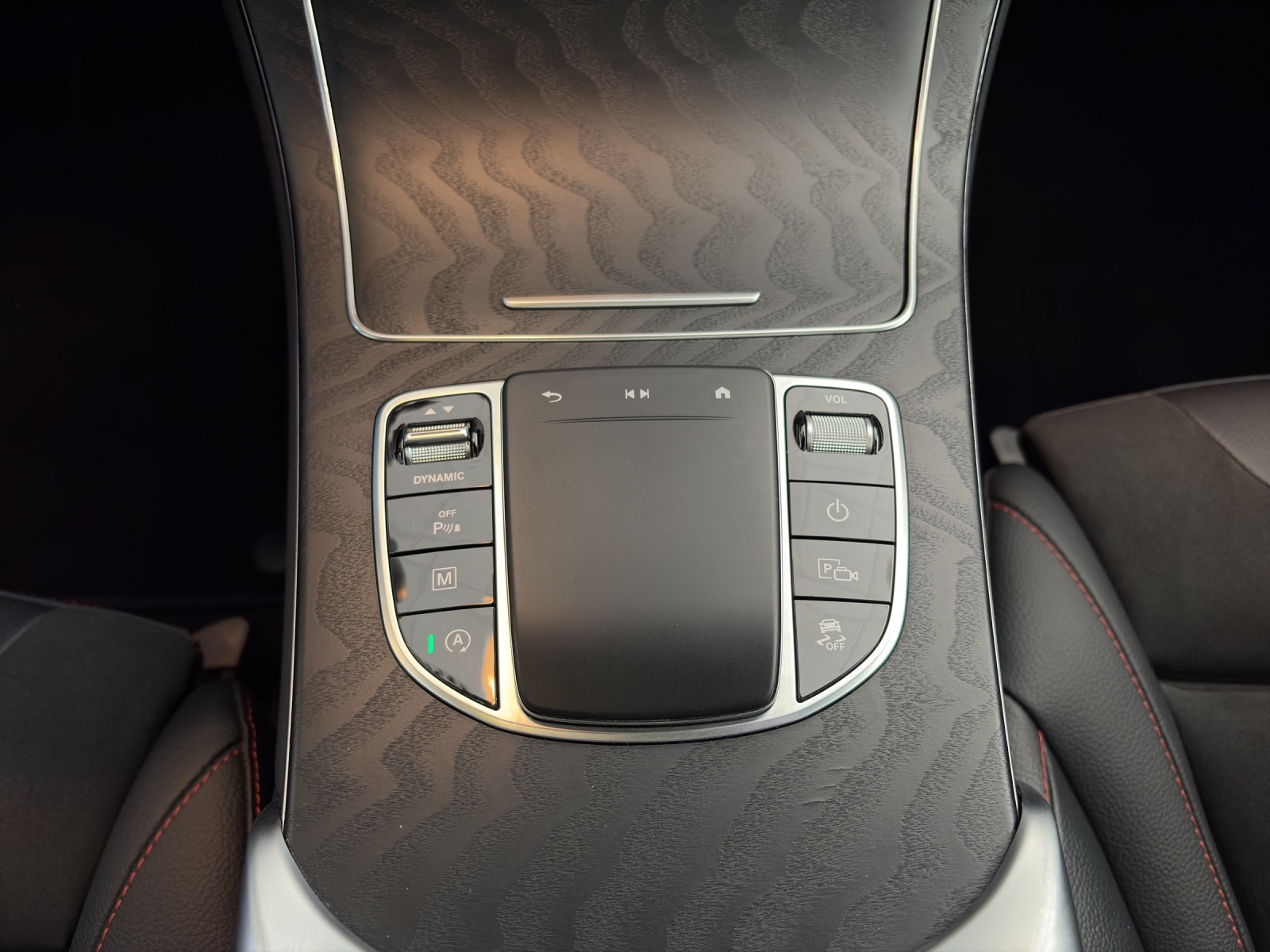 MERCEDES-BENZ GLC 200 AMG Line 4Matic 9G-Tronic-image-12