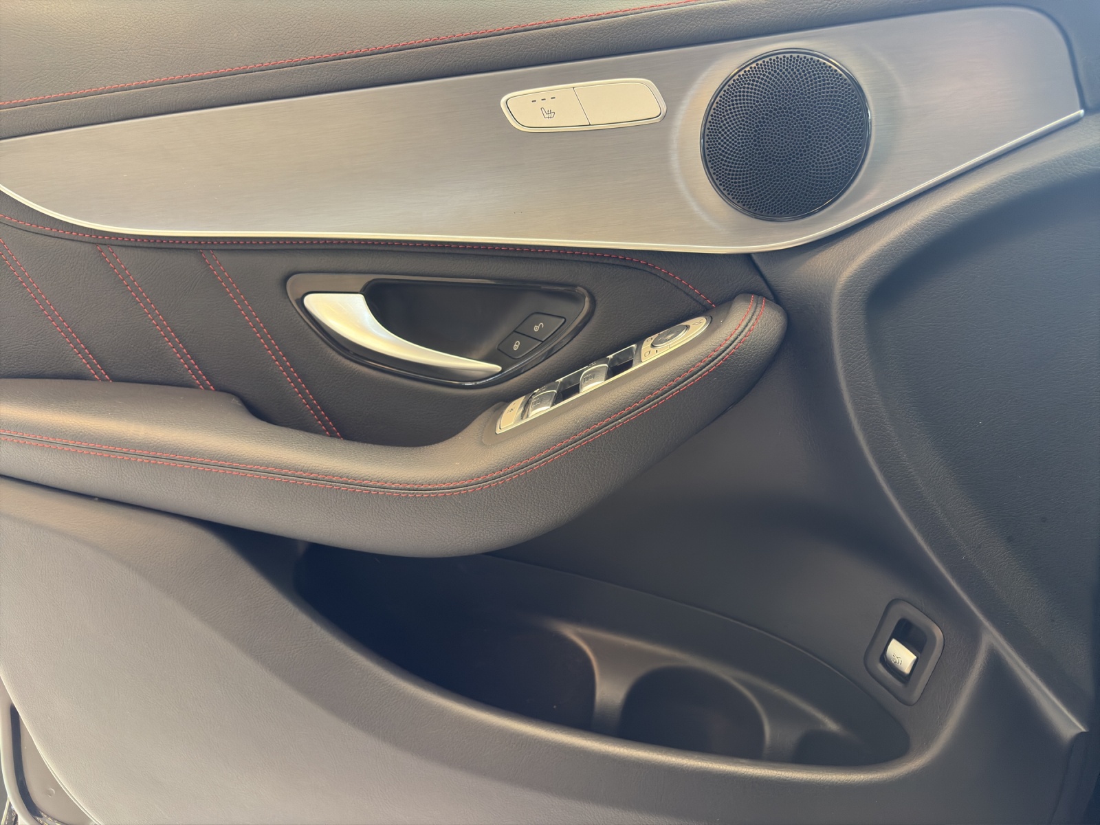 MERCEDES-BENZ GLC 200 AMG Line 4Matic 9G-Tronic-image-7