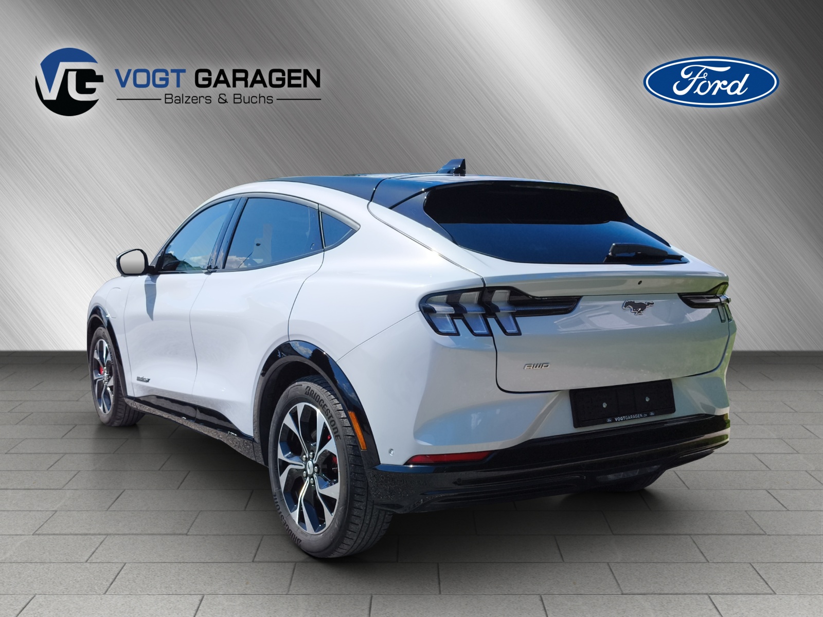 FORD Mustang Mach-E Extended AWD-showroom-element-3