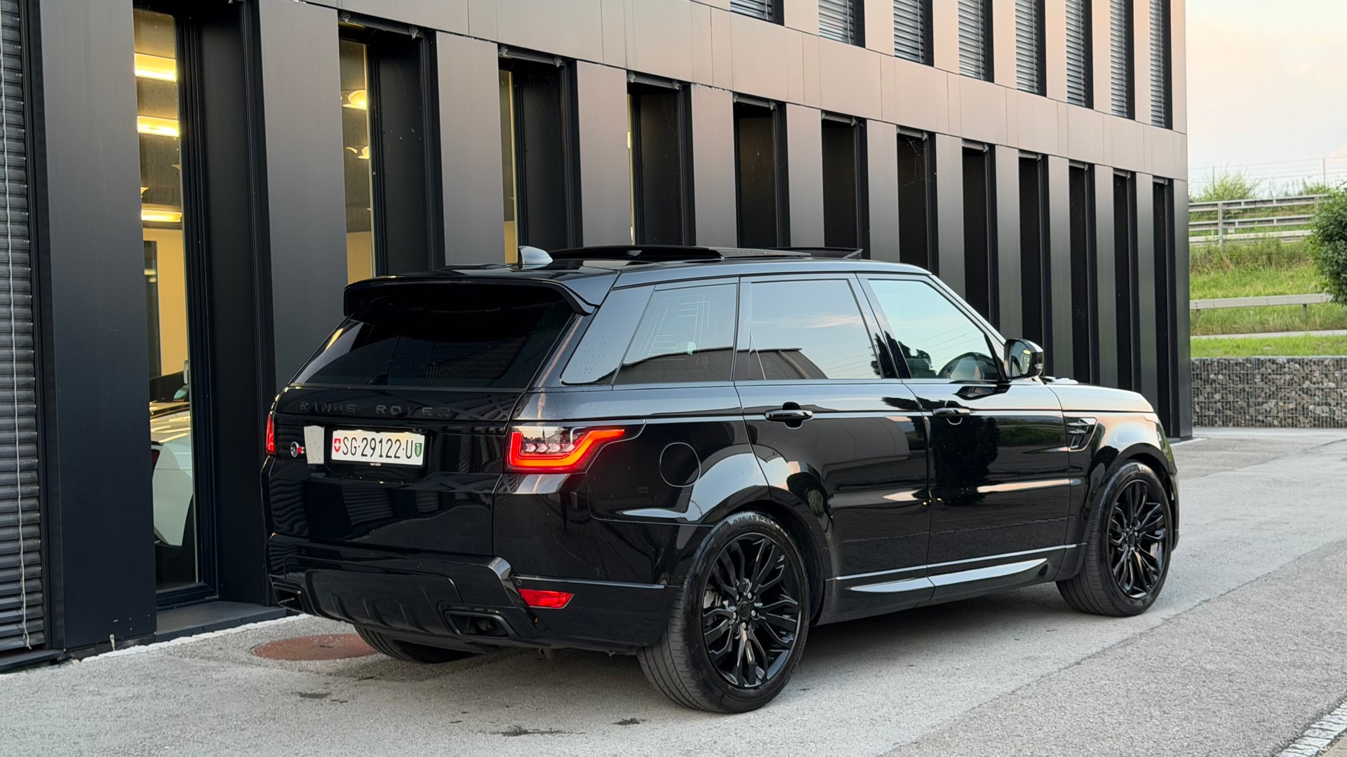 LAND ROVER Range Rover Sport 3.0 SDV6 HSE Dynamic Automatic-showroom-element-3