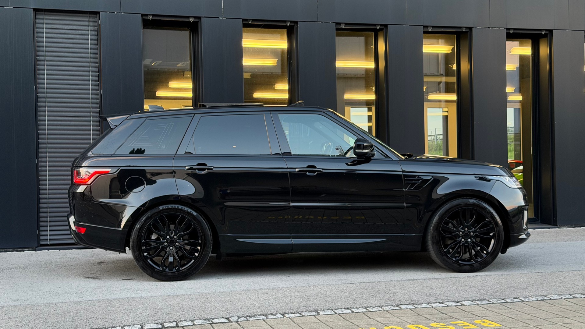 LAND ROVER Range Rover Sport 3.0 SDV6 HSE Dynamic Automatic-showroom-element-2