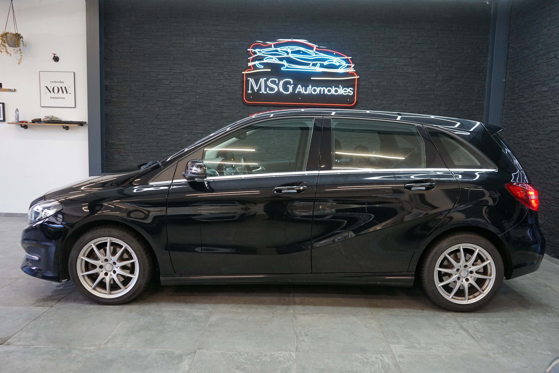 MERCEDES-BENZ B 220 CDI Style 4Matic 7G-DCT-showroom-element-1