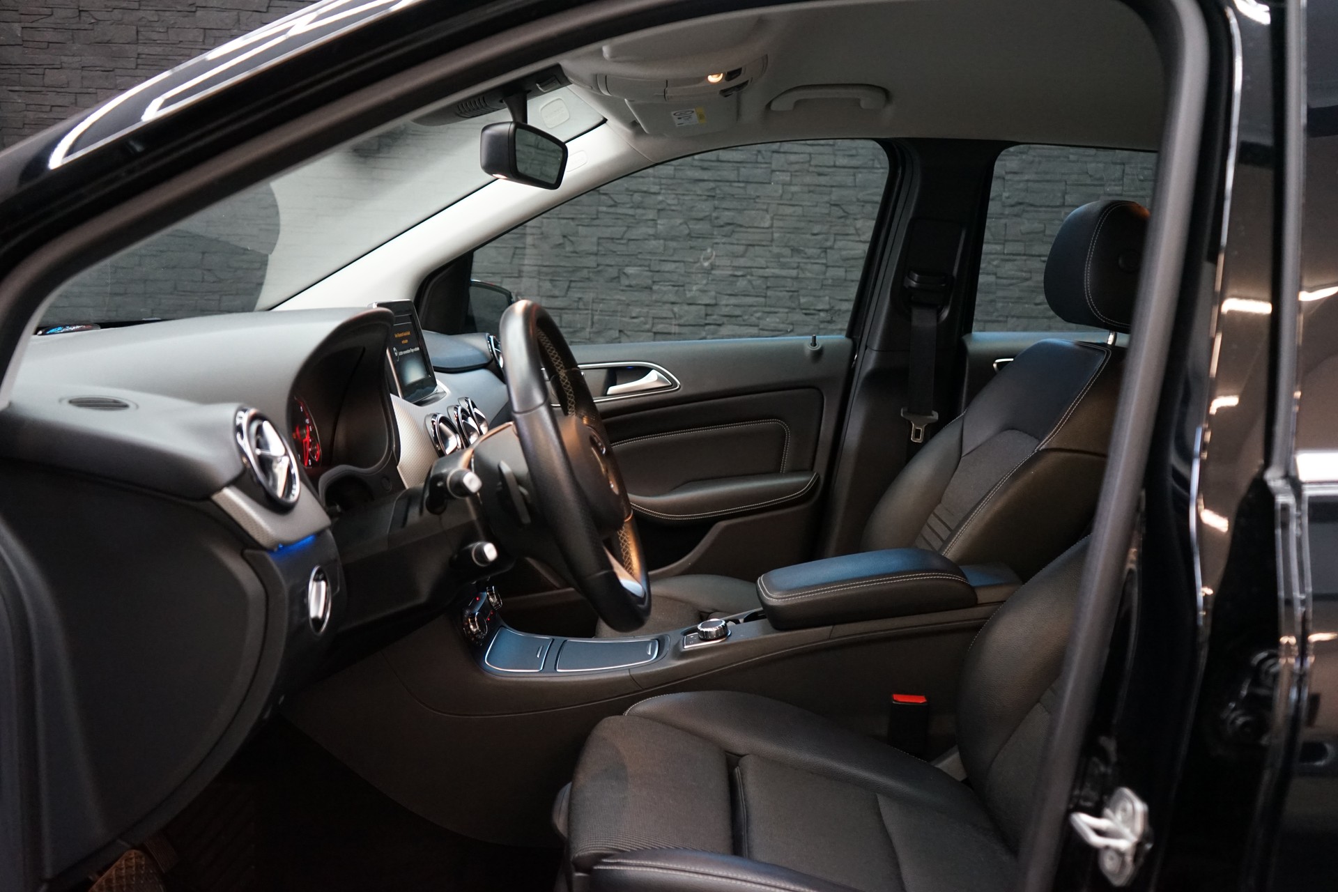 MERCEDES-BENZ B 220 CDI Style 4Matic 7G-DCT-showroom-element-3