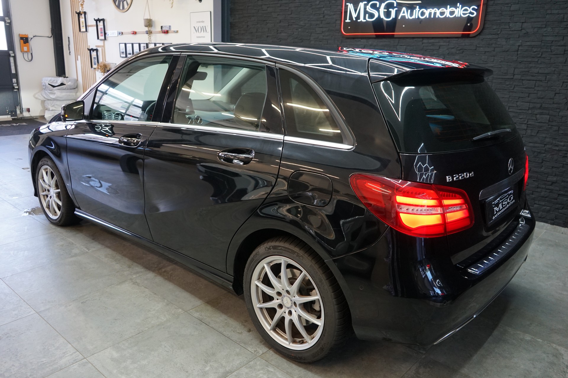 MERCEDES-BENZ B 220 CDI Style 4Matic 7G-DCT-showroom-element-2