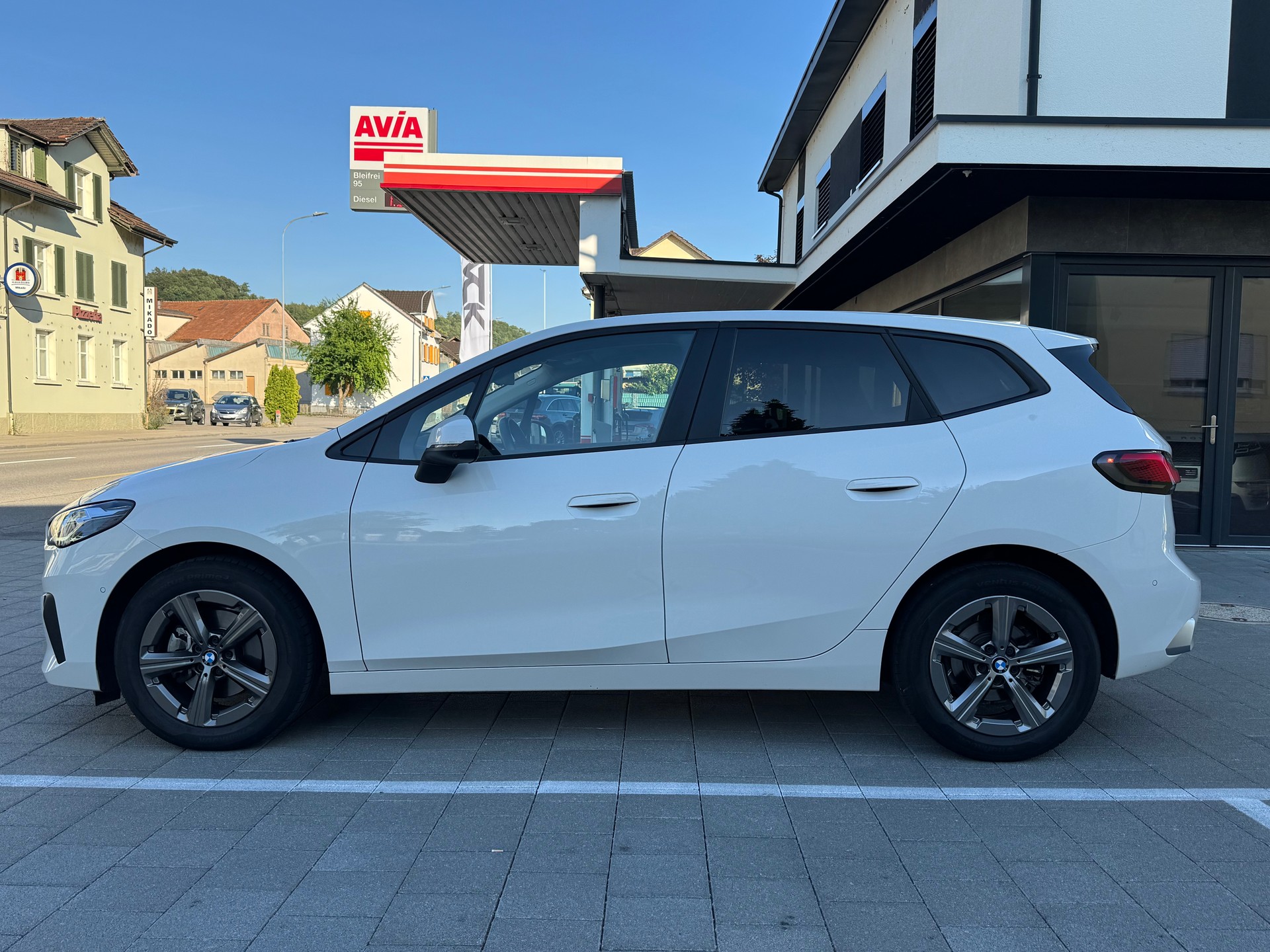 BMW 218i Active Tourer DKG-showroom-element-1