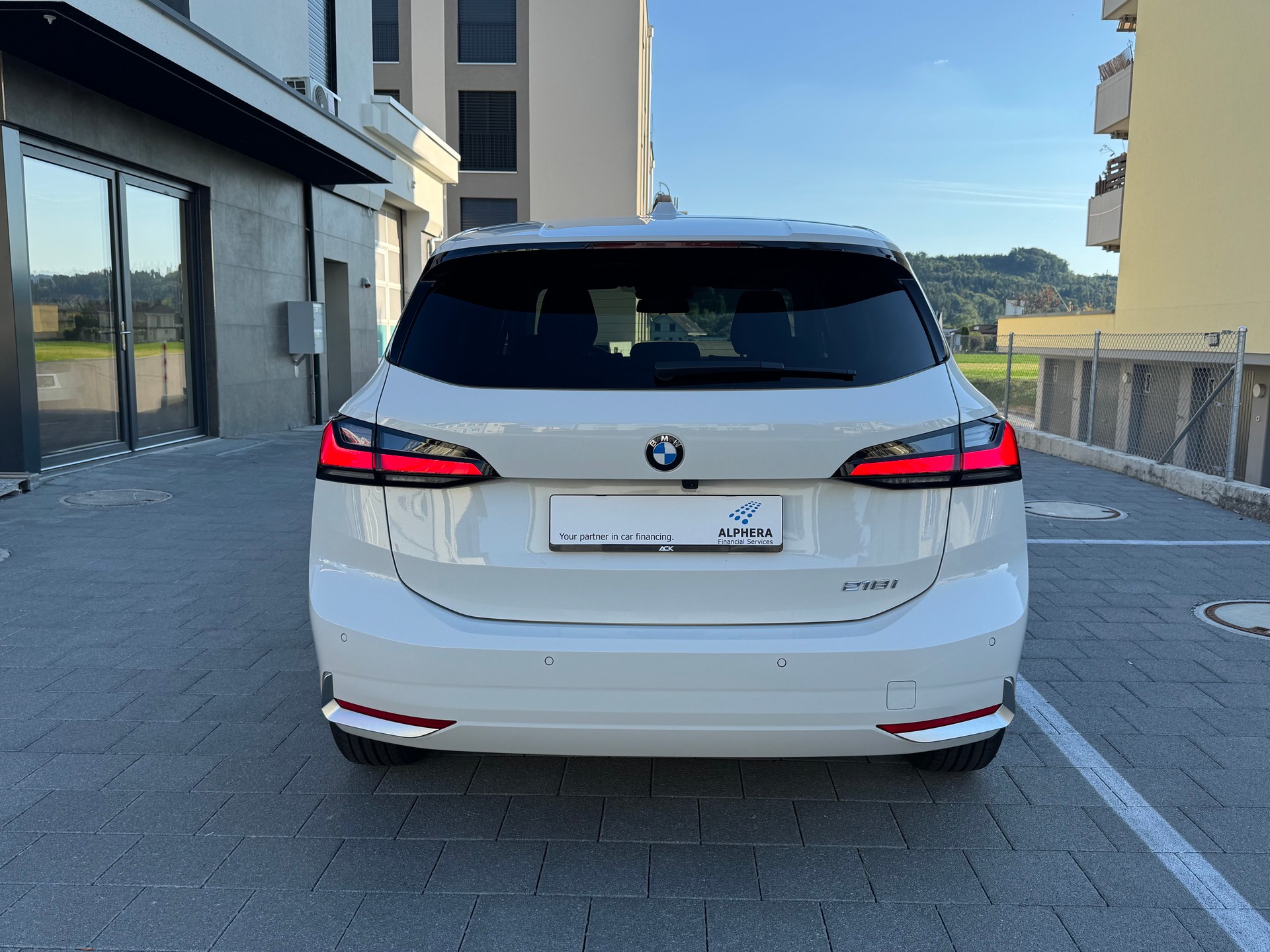 BMW 218i Active Tourer DKG-showroom-element-3