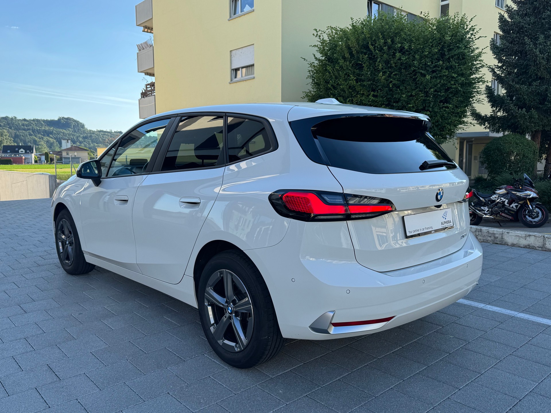 BMW 218i Active Tourer DKG-showroom-element-2