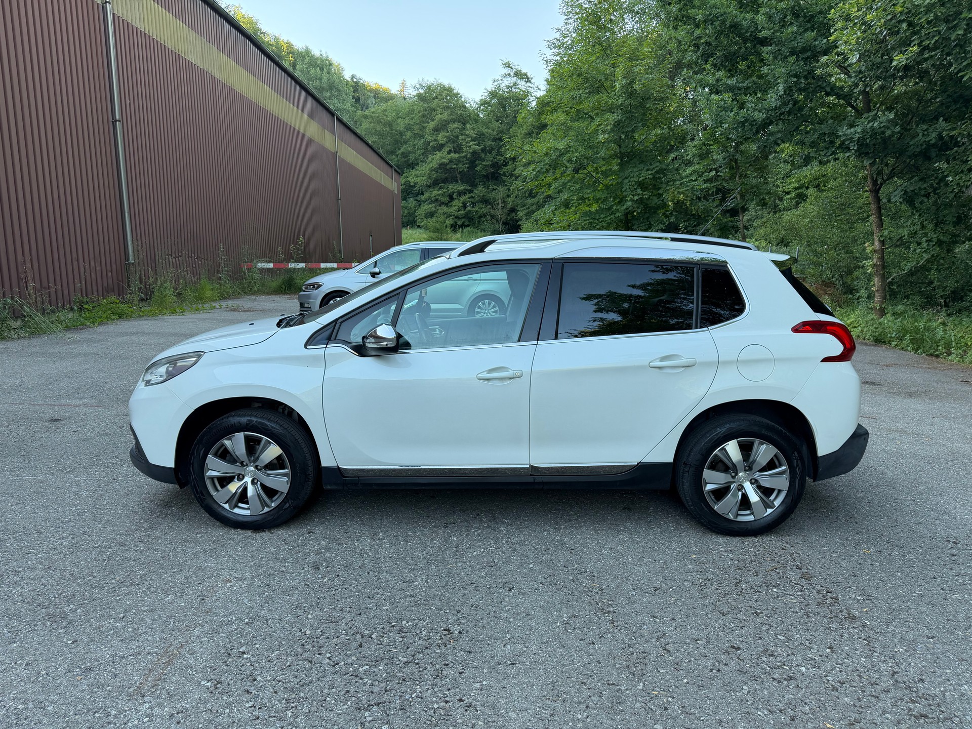 PEUGEOT 2008 1.2 VTI Active-image-4