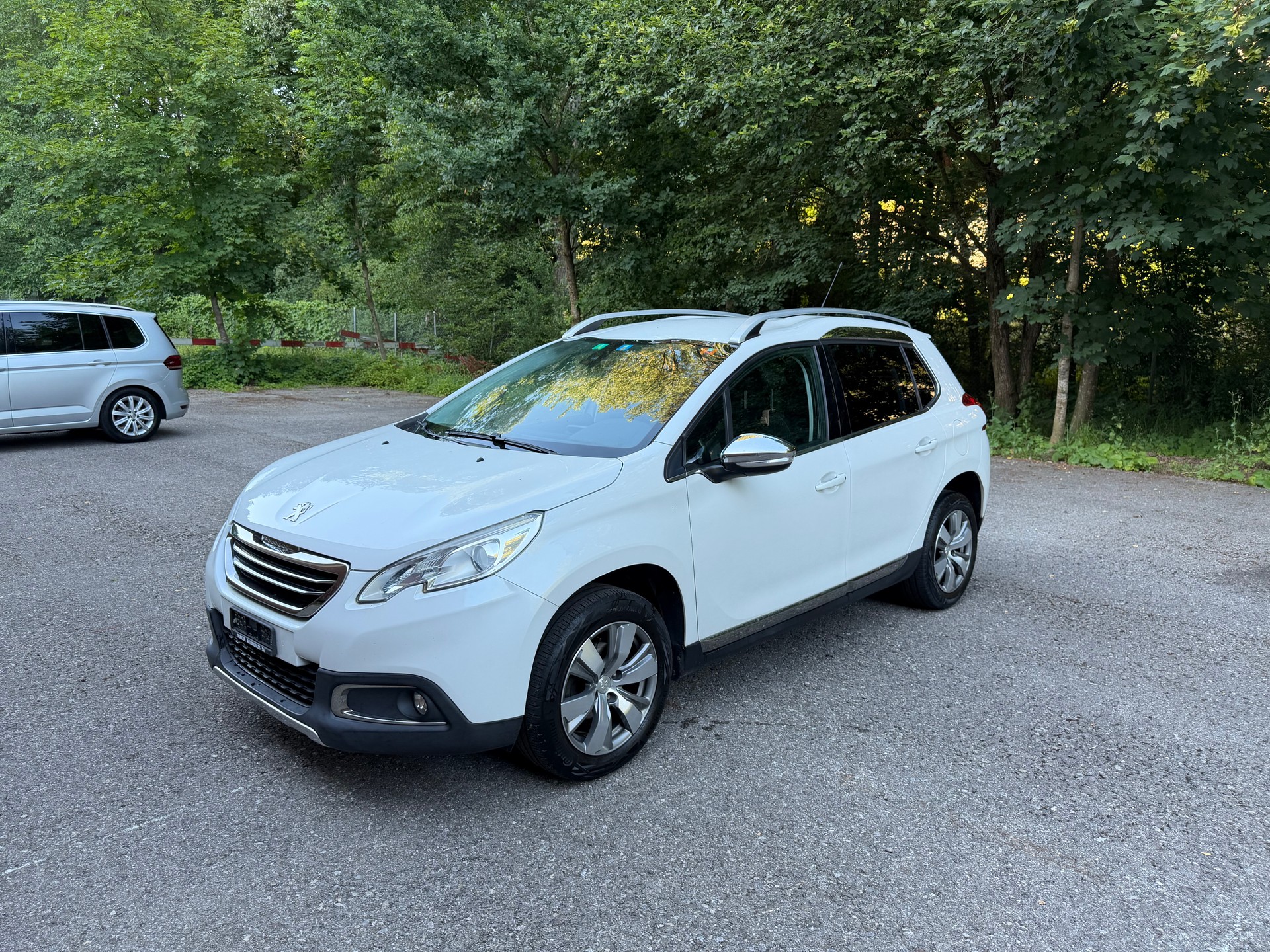 PEUGEOT 2008 1.2 VTI Active-image-2