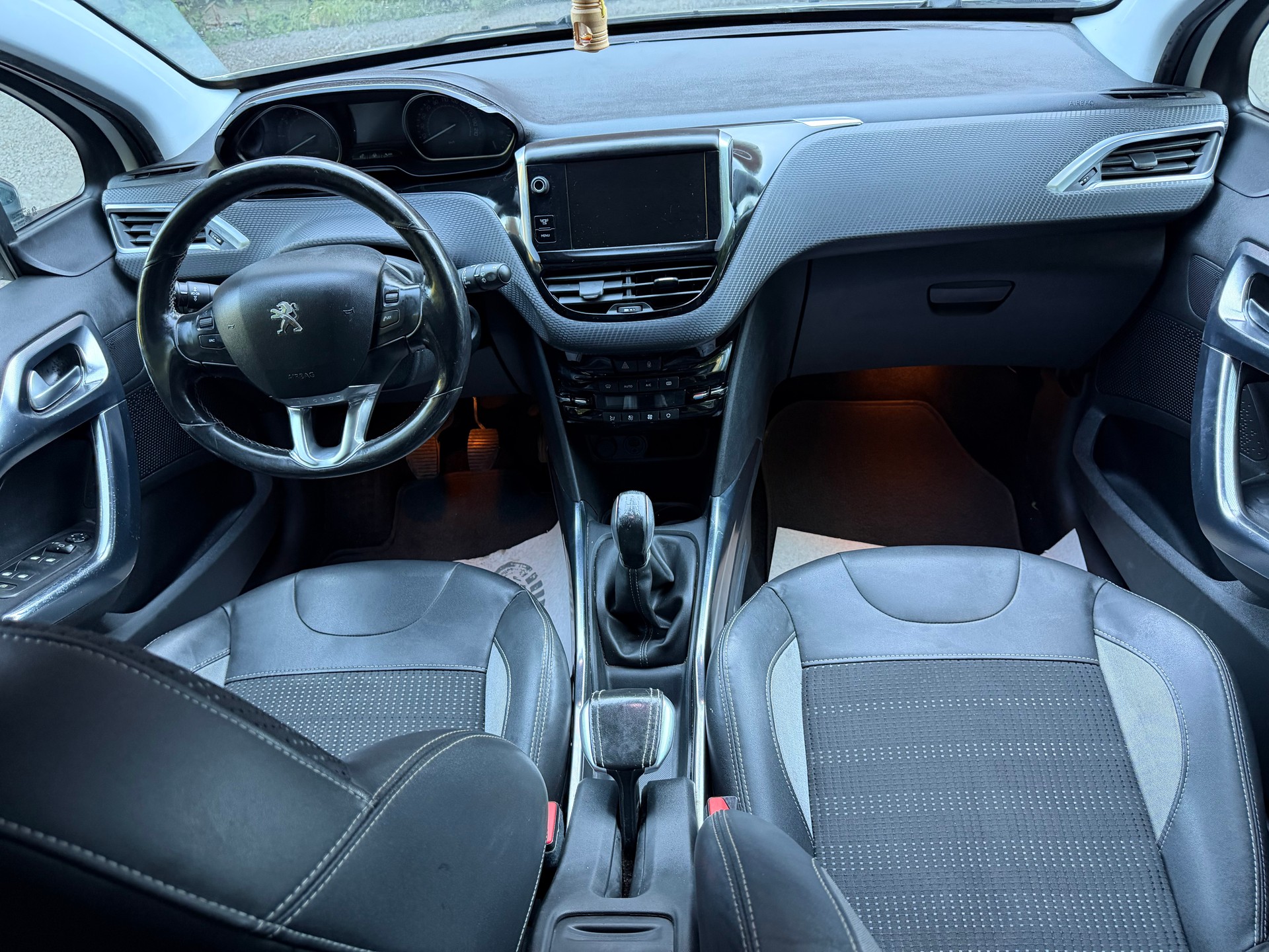 PEUGEOT 2008 1.2 VTI Active-image-8
