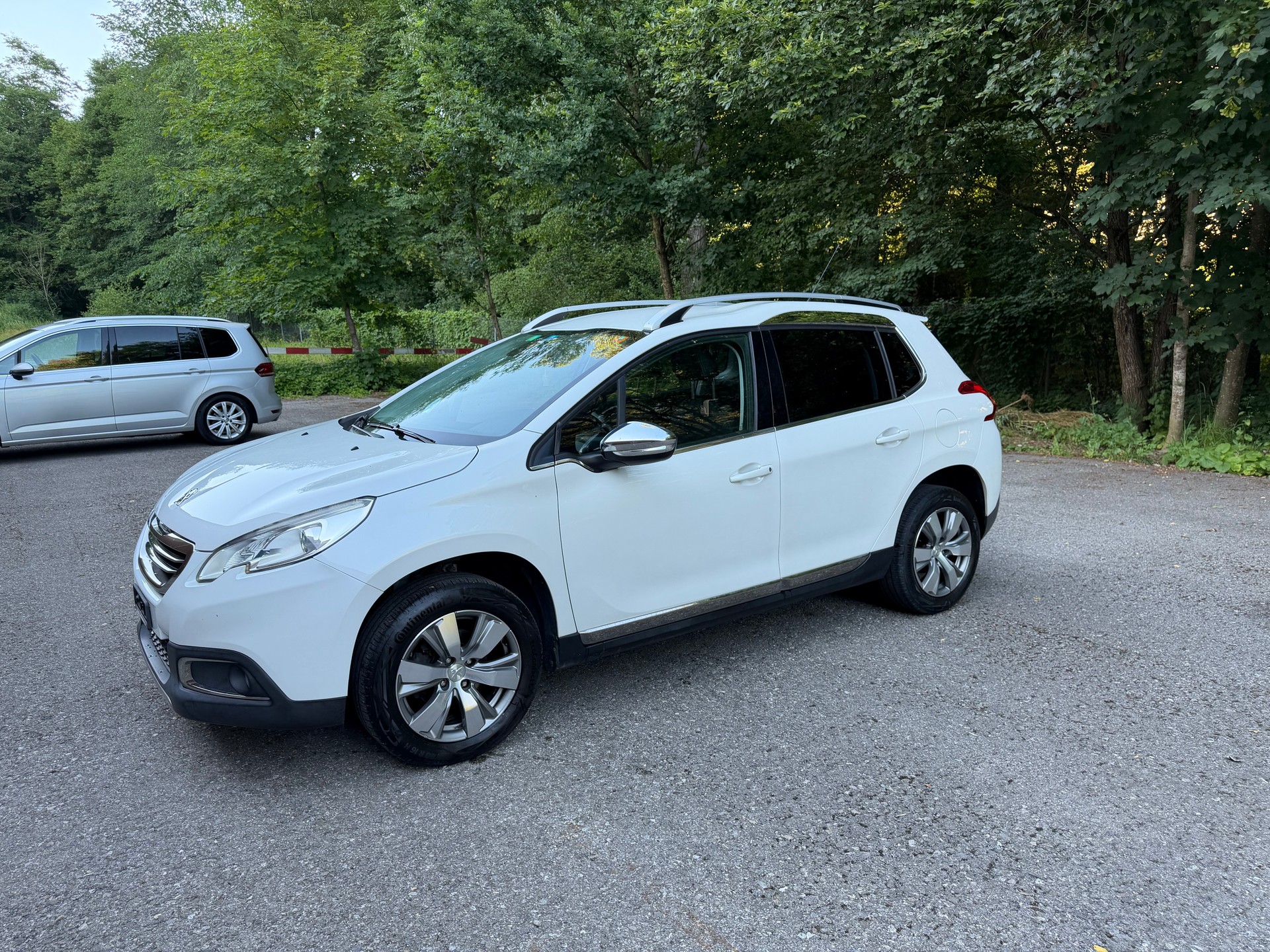 PEUGEOT 2008 1.2 VTI Active-image-1