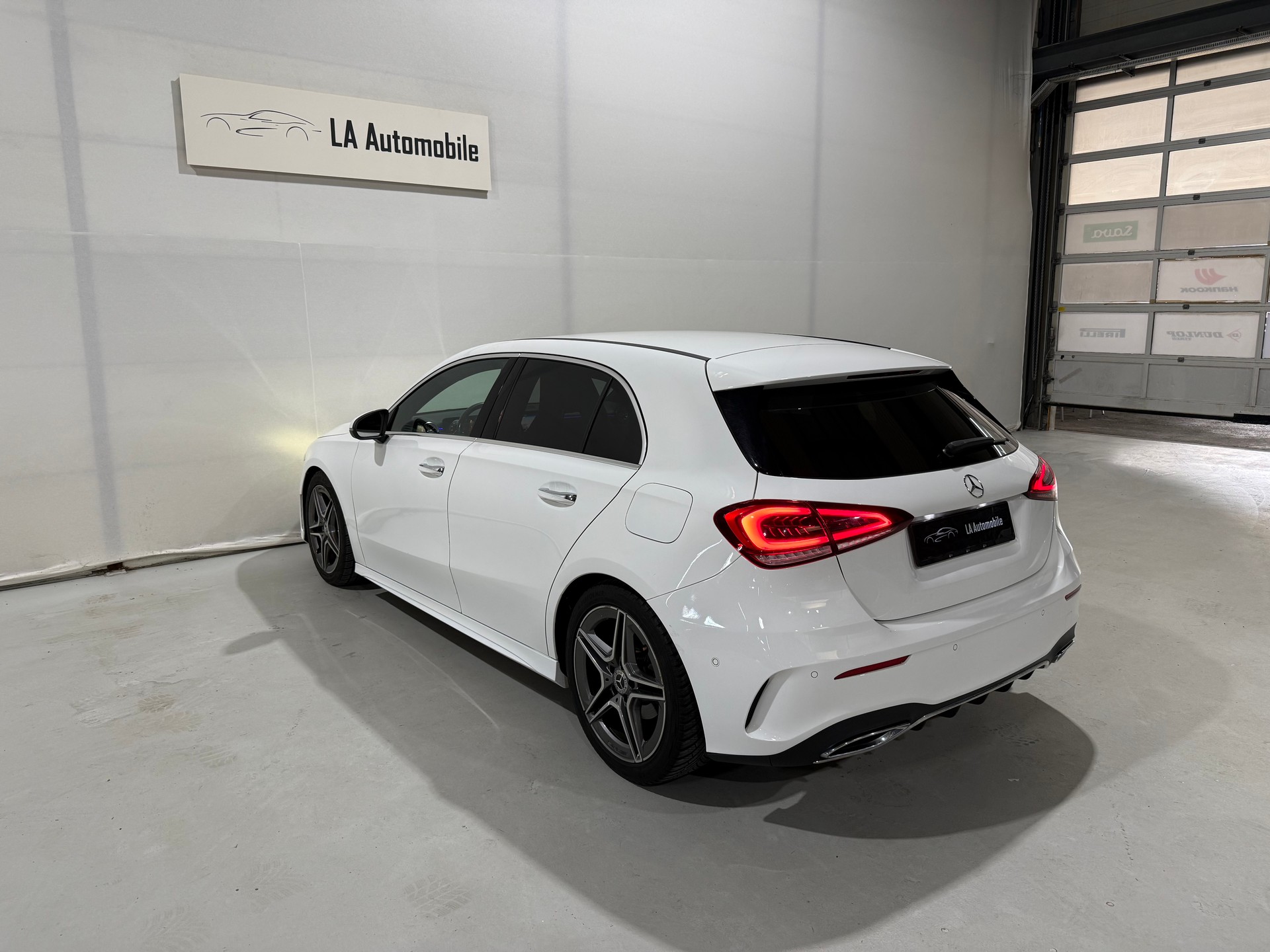 MERCEDES-BENZ A 180 d AMG Line-image-9