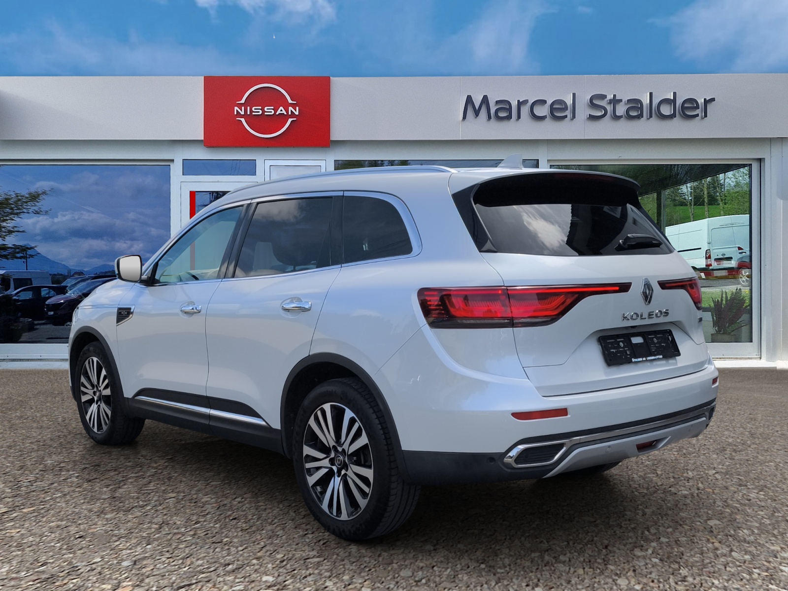 RENAULT Koleos 2.0 dCi Initiale Paris 4WD Xtronic CVT-image-2