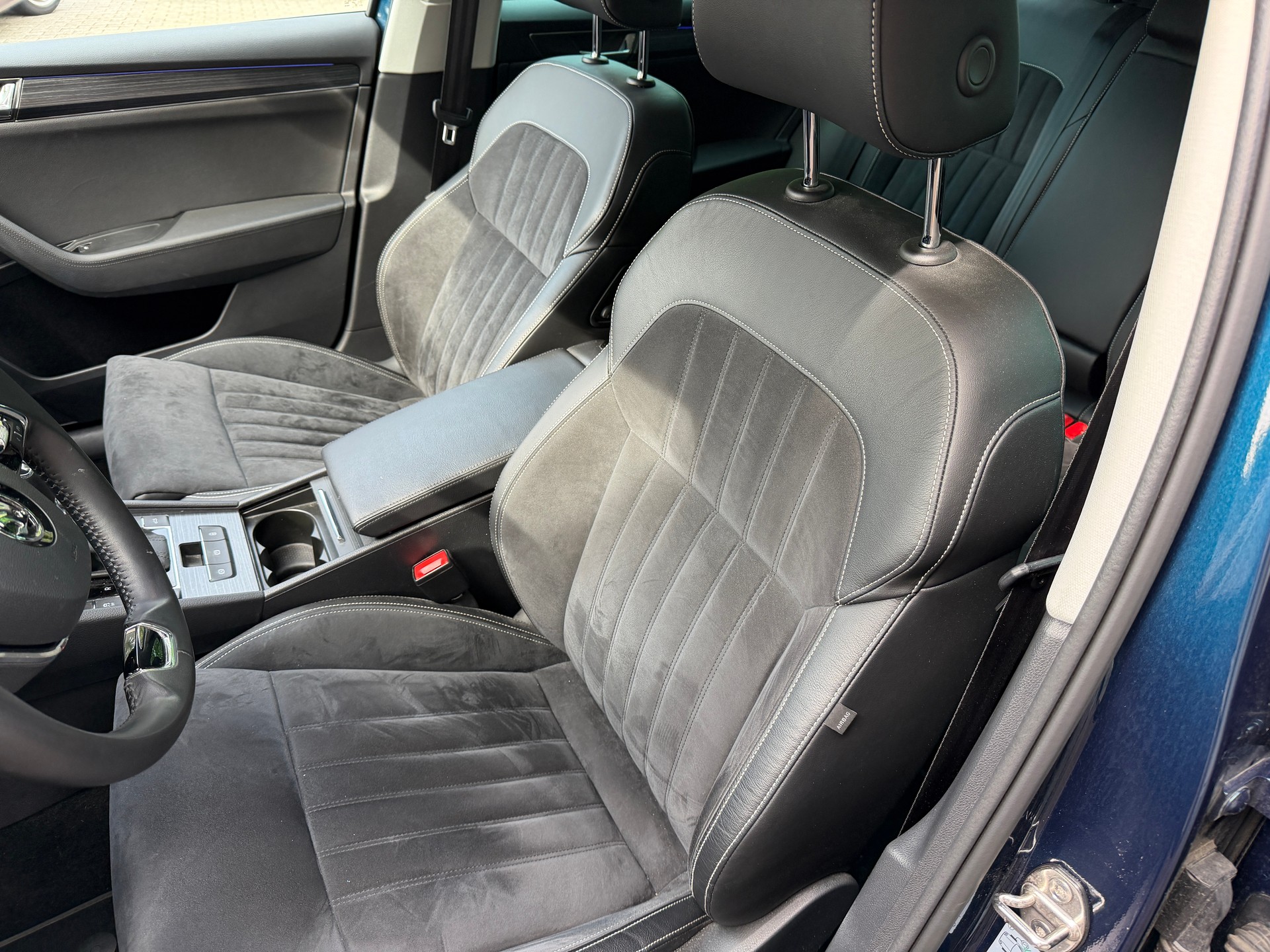 SKODA Superb Combi 2.0 TSI Style DSG-image-4