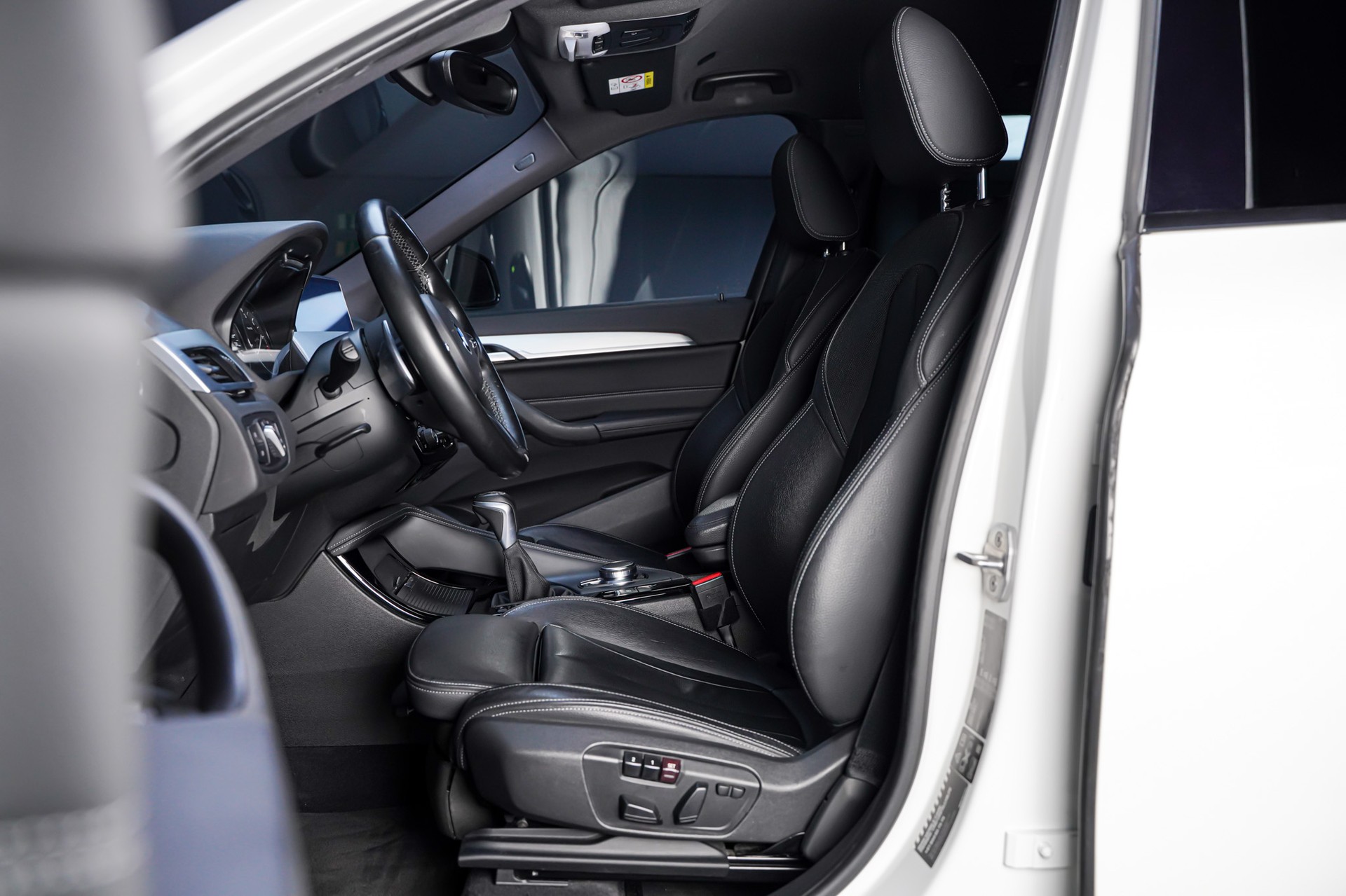 BMW X1 sDrive 20d M Sport Steptronic-image-11